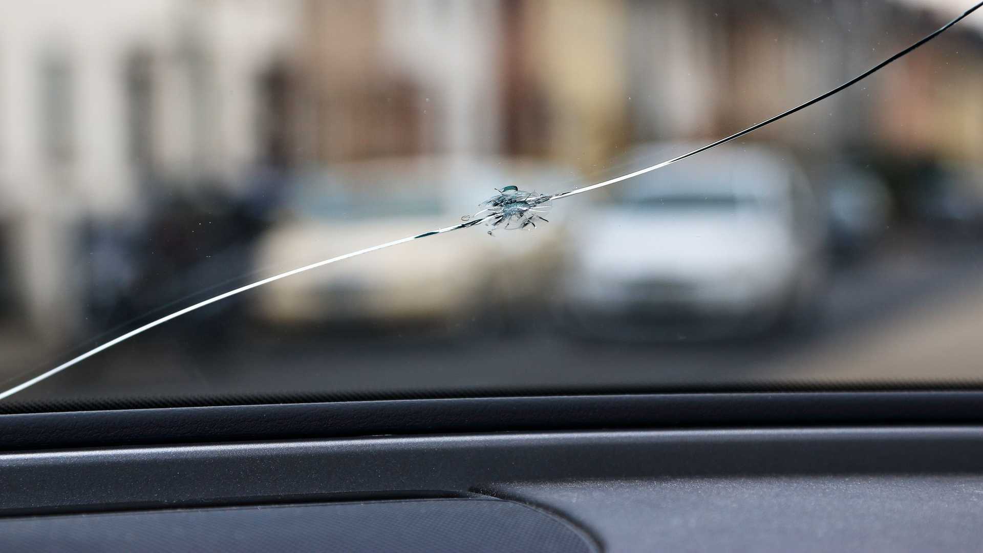 1920x1080 Is It Safe To Drive With A Cracked Windshield?