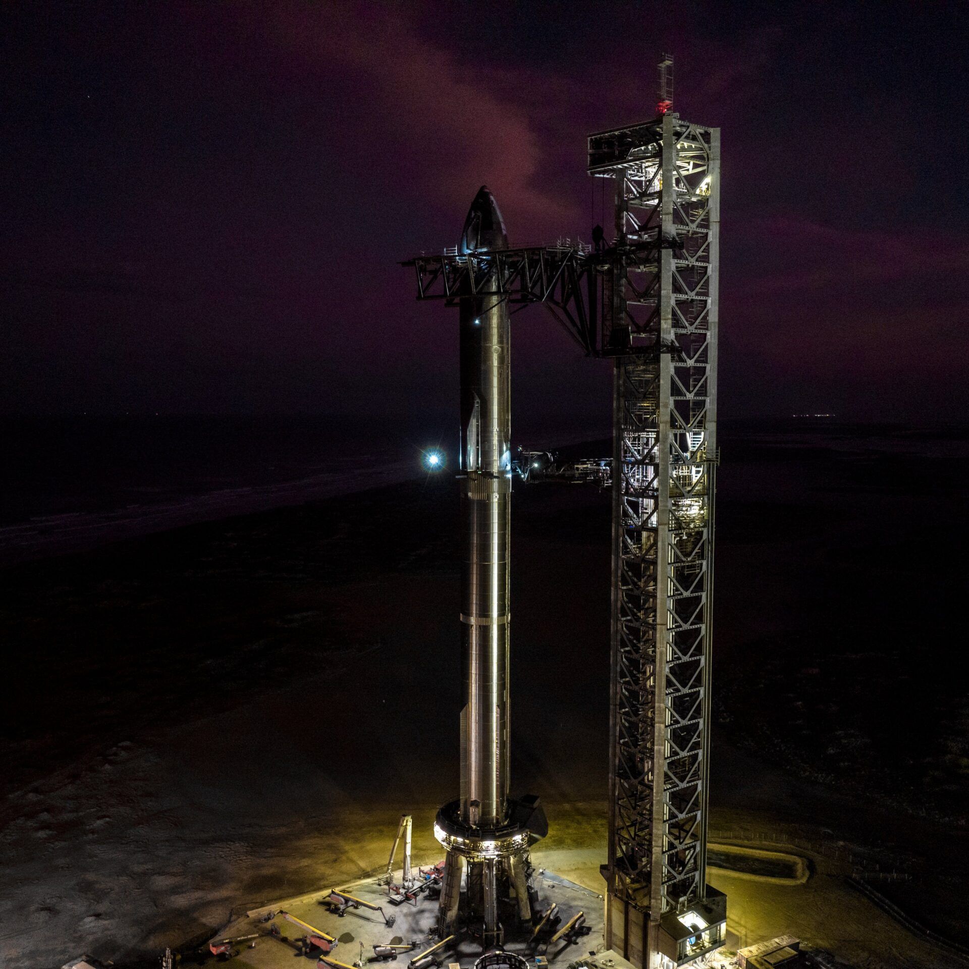 1920x1920 Starship is ready to take off from the launch pad