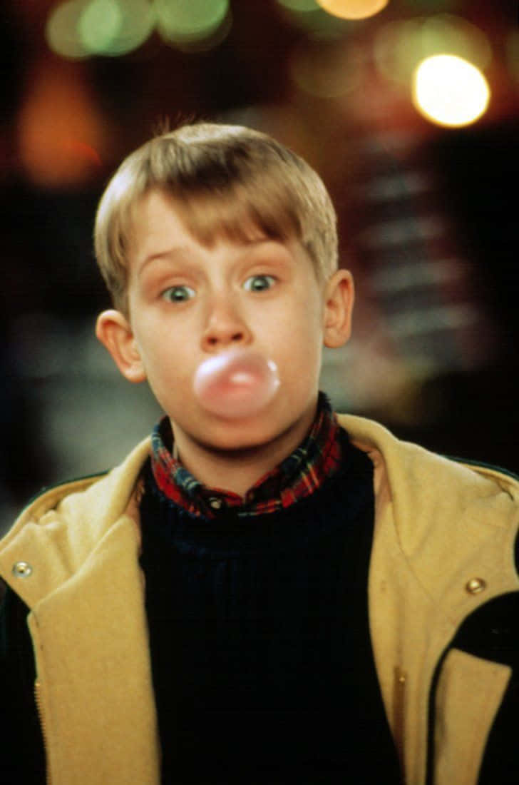 728x1100 Download Funny Home Alone Kevin Bubblegum Wallpaper