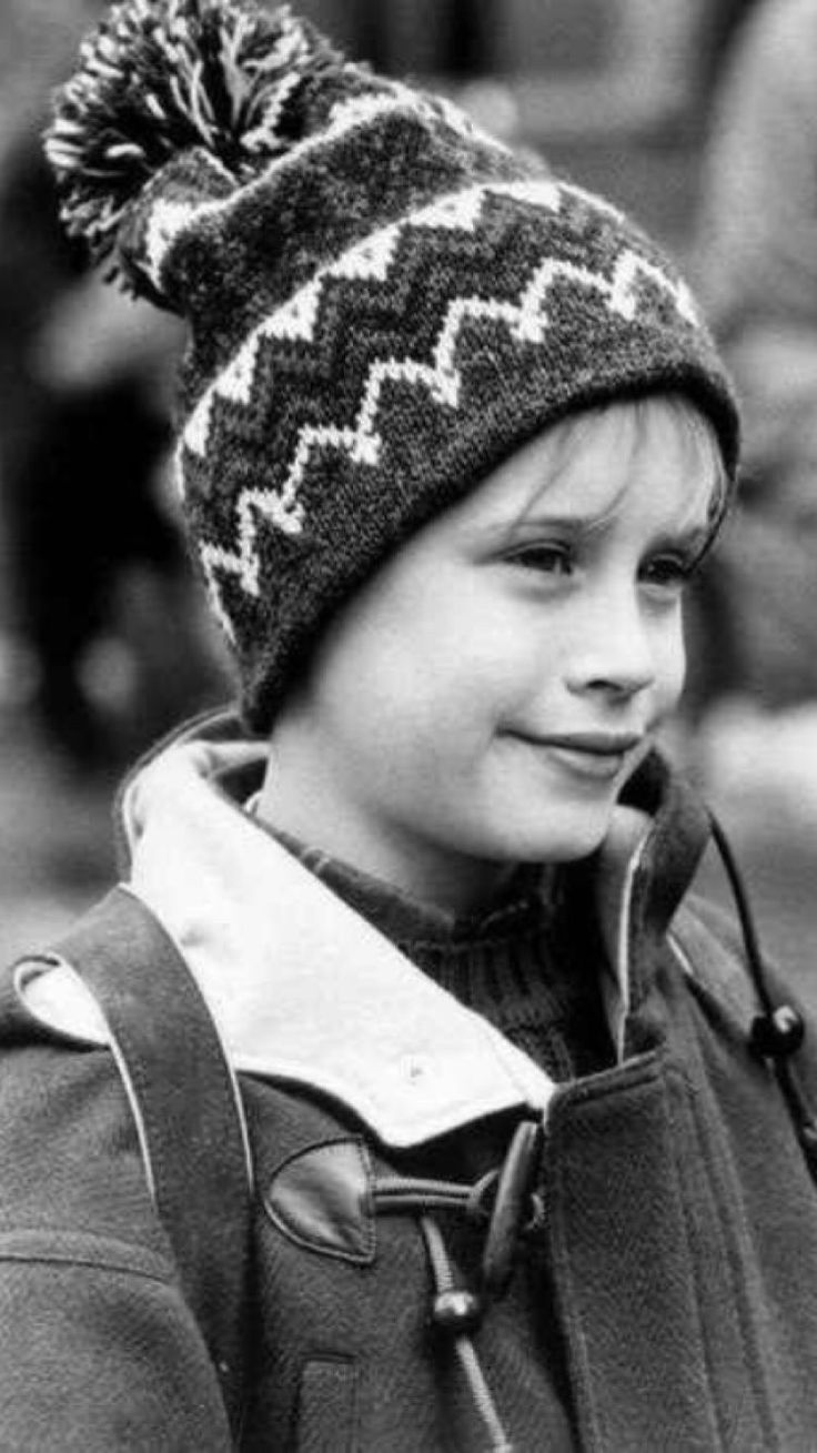 736x1309 freetoedit #wallpaper #wallpaper #background #background #home #homealone #movie #black #white #bw #blackandwhite