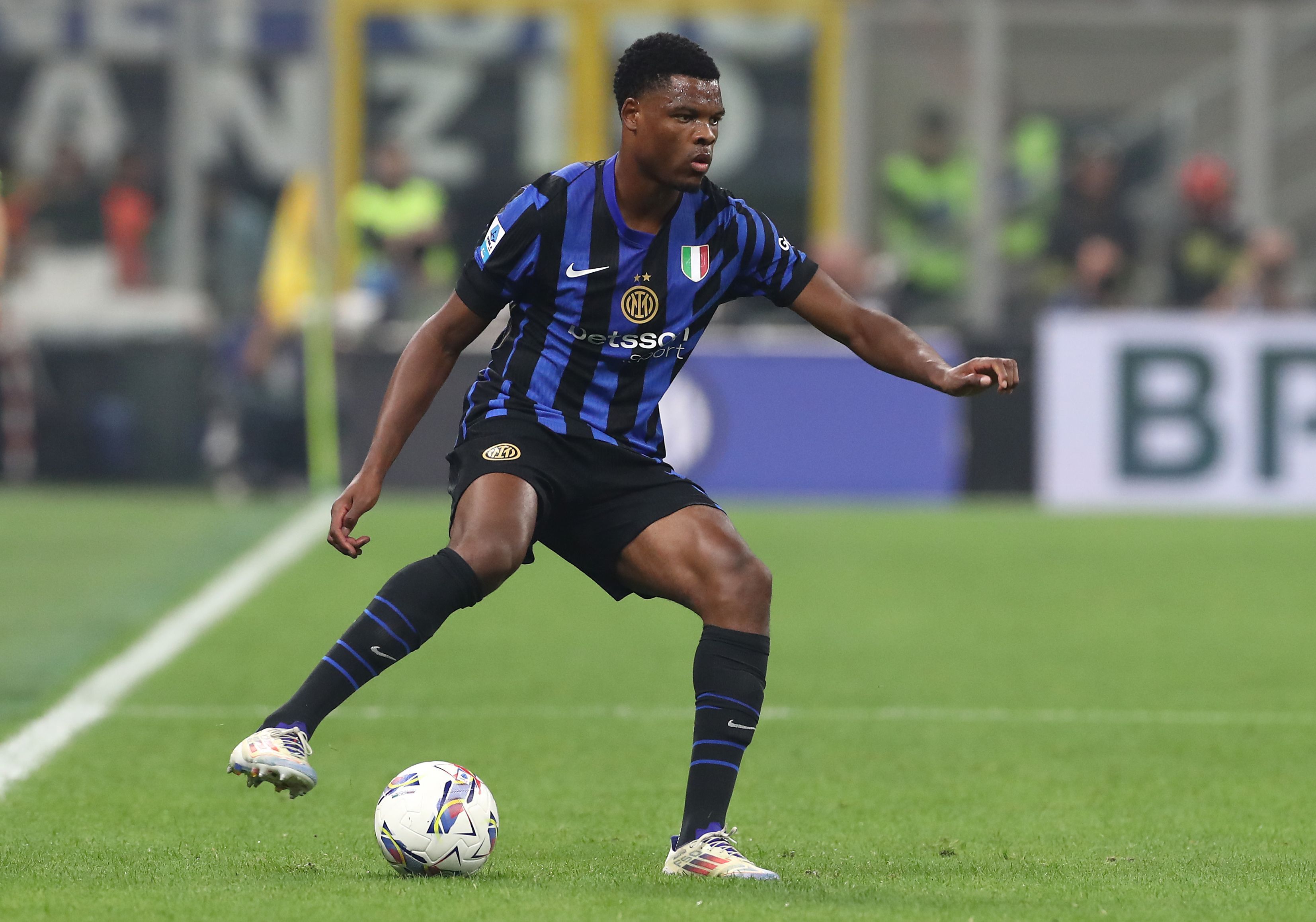 3306x2316 Inter not worried about losing Denzel Dumfries to Barcelona