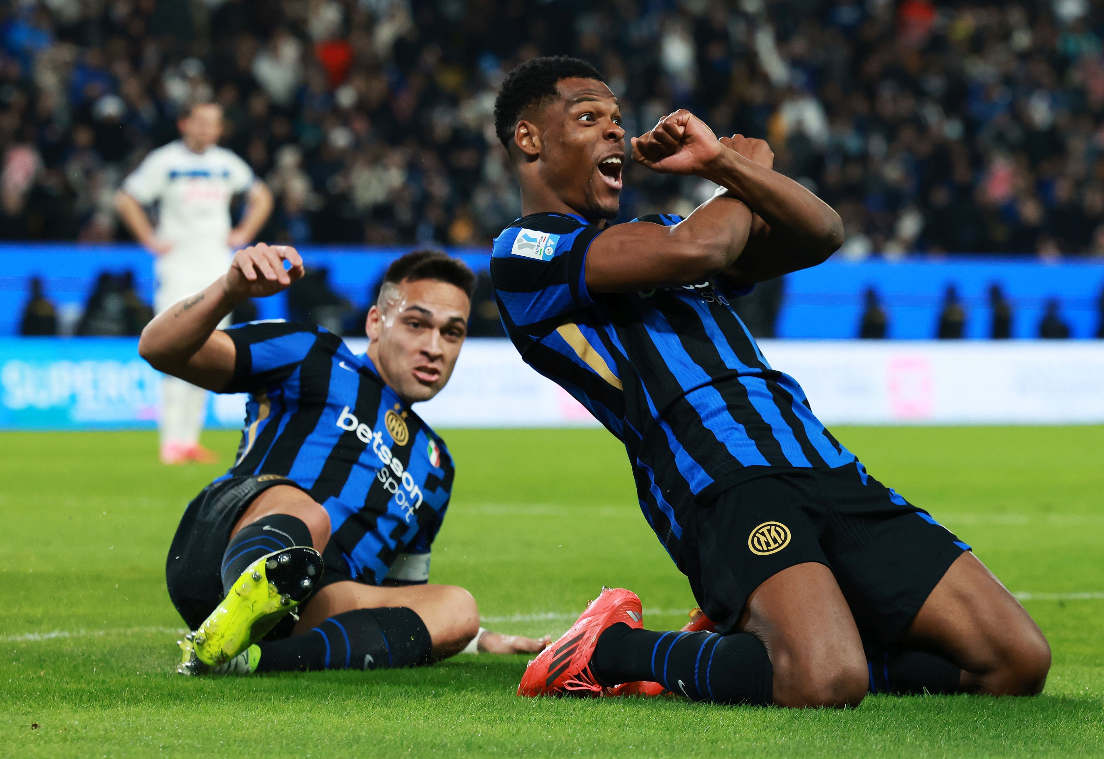 3840x2641 Inter yet to be contacted by Man City over €25m Dumfries release clause
