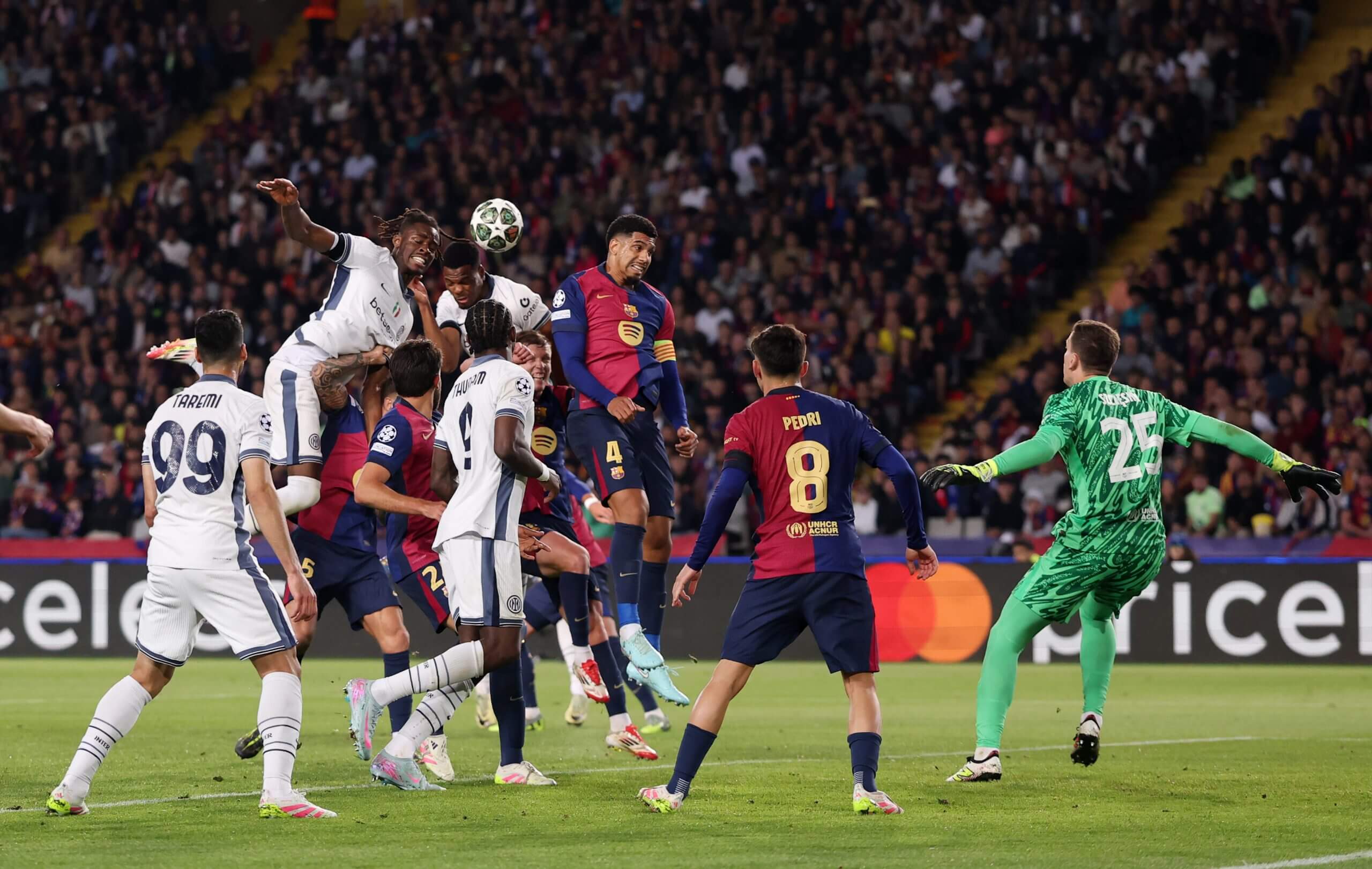 2560x1622 Denzel Dumfries Epitomises The Under Appreciated Brilliance Of Inter