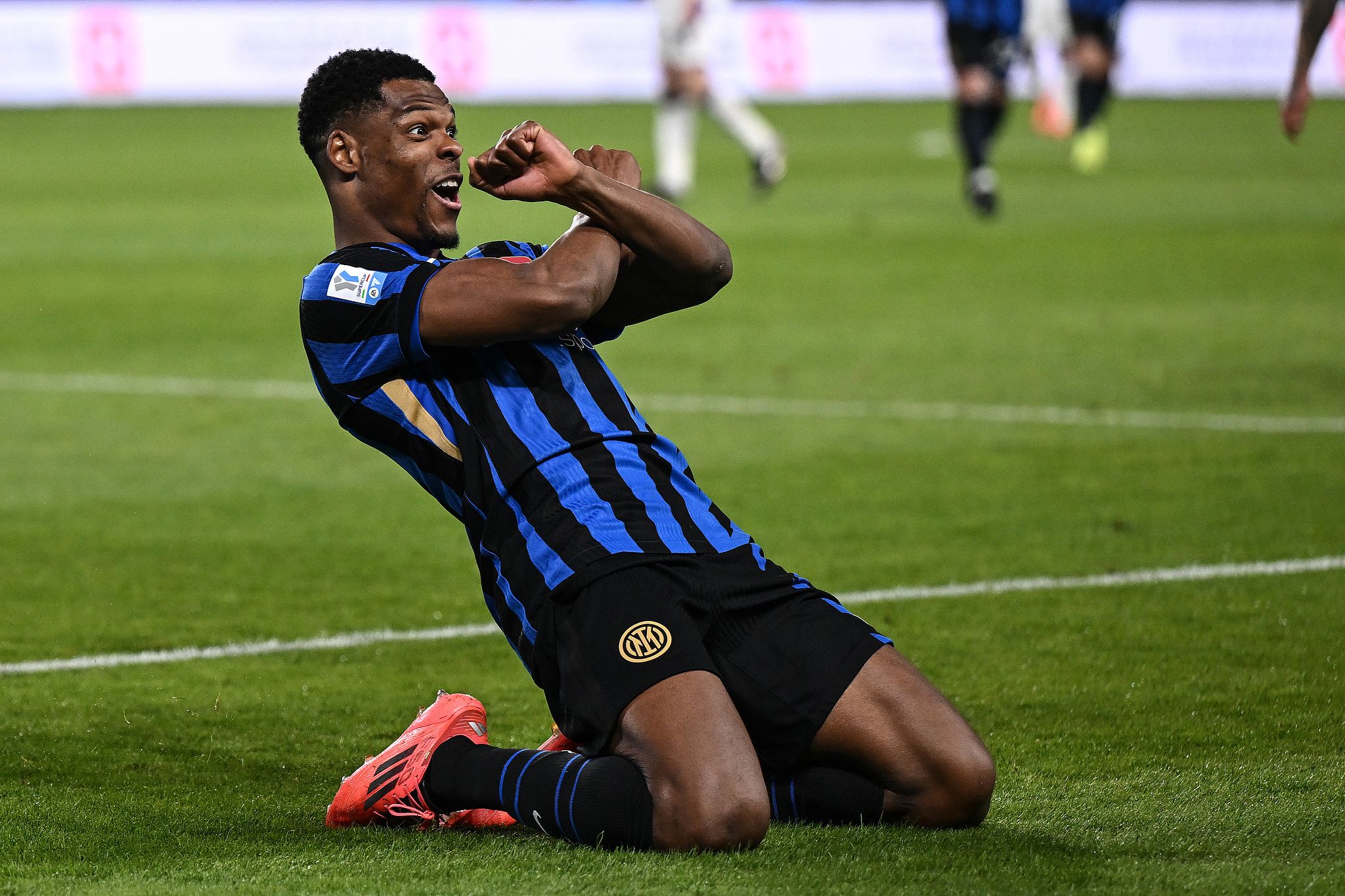2048x1365 Dumfries' double fires Inter to Super Cup final with win over Atalanta