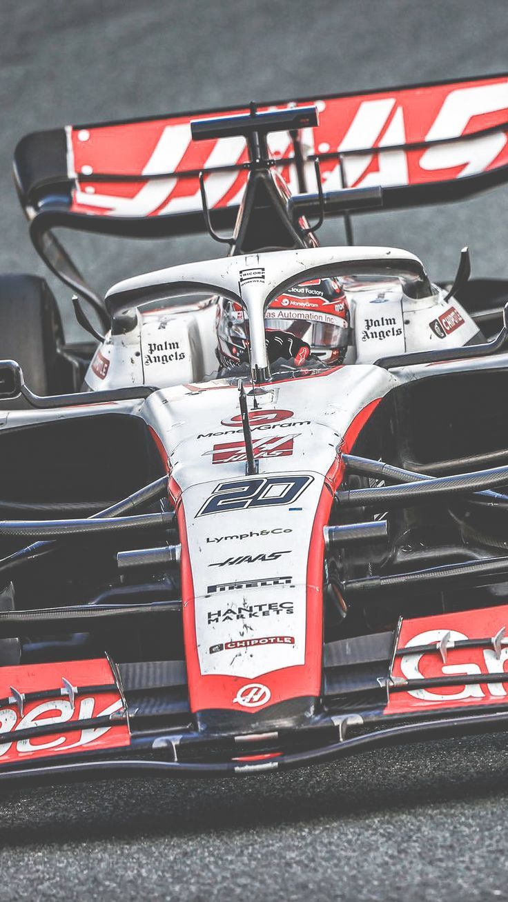736x1308 Kevin Magnussen Haas