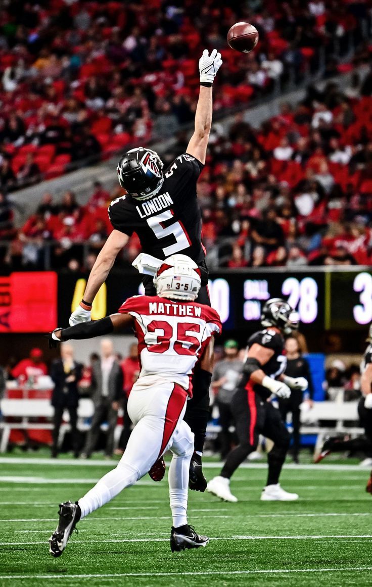 736x1162 Atlanta Falcons Wide Receiver Drake London in Action. Falcons atlanta, Nfl falcons wallpaper, Drake
