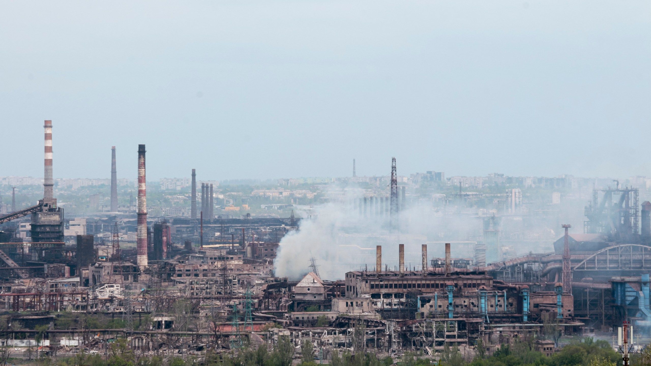 2560x1440 Dozens more civilians rescued from Ukrainian steel plant