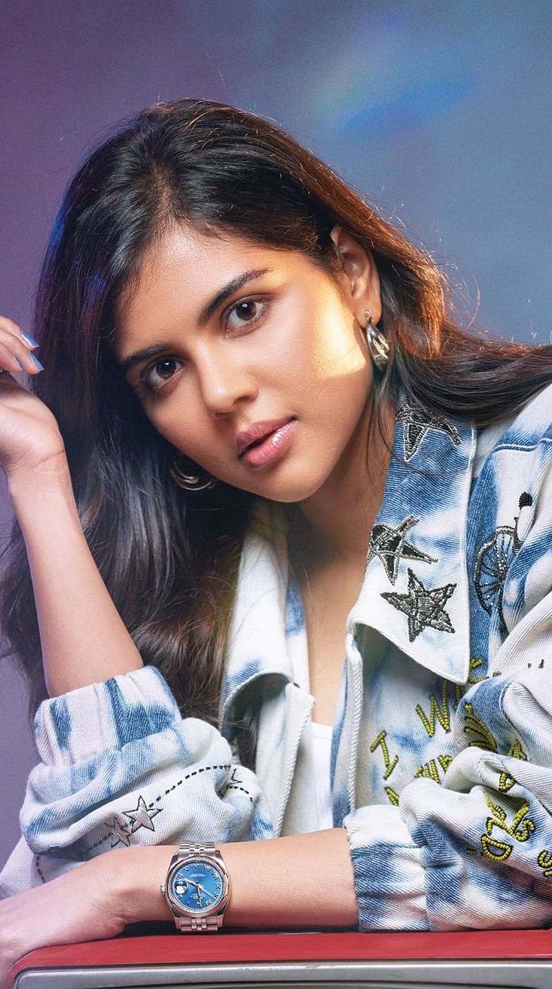 800x1433 Kalyani priyadarshan, kalyani, thallumala, malayalam actress, HD phone wallpaper