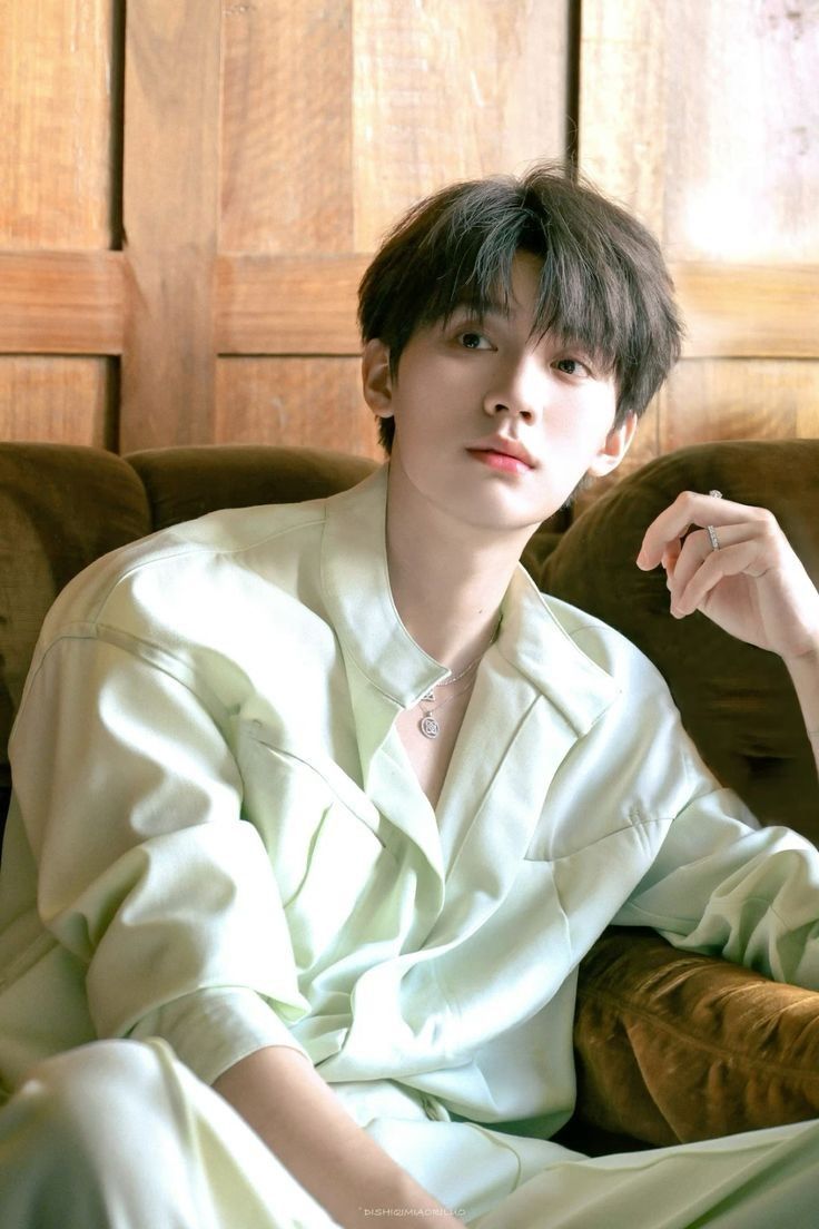 736x1104 Yiran zhou icon. Zhou yi ran, Zhou yiran wallpaper, Boyfriend material
