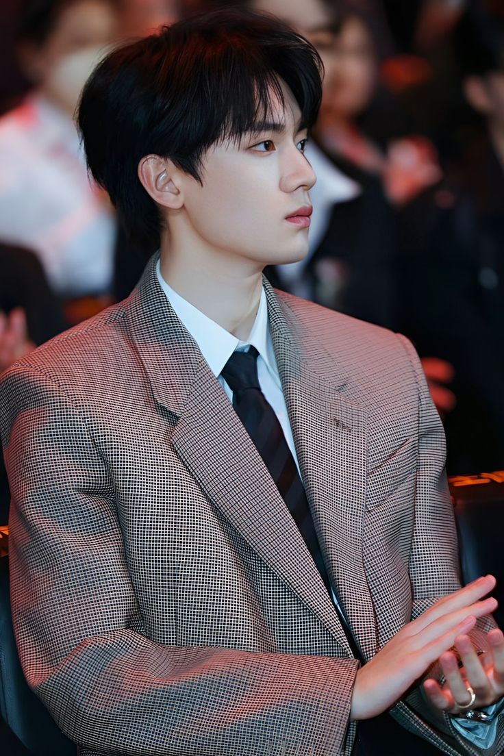 736x1104 Zhou yi ran. Zhou yiran wallpaper, Zhou yiran dimples, Actor chino