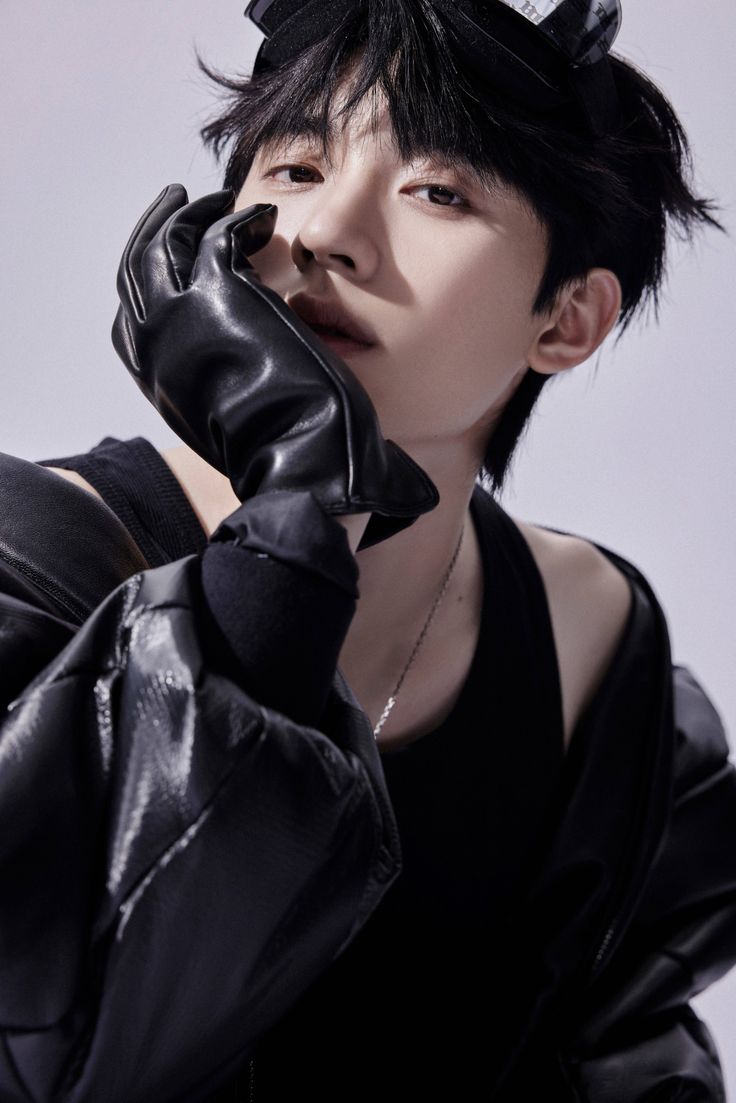 736x1103 Zhou Yiran