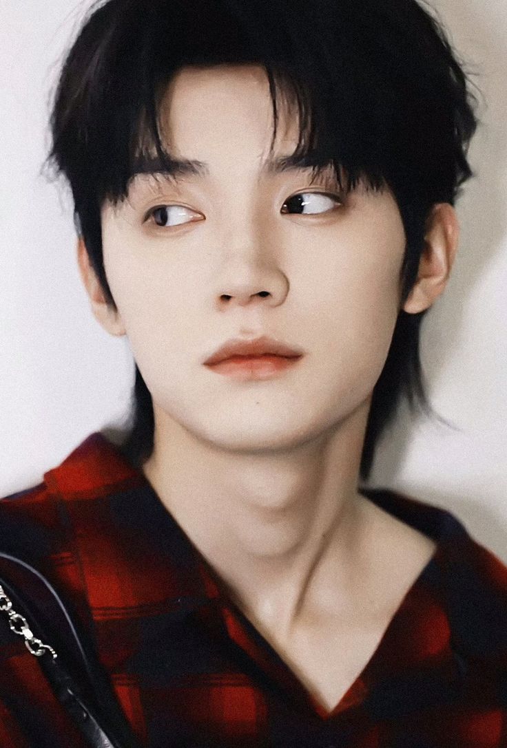 736x1087 Zhou Yiran
