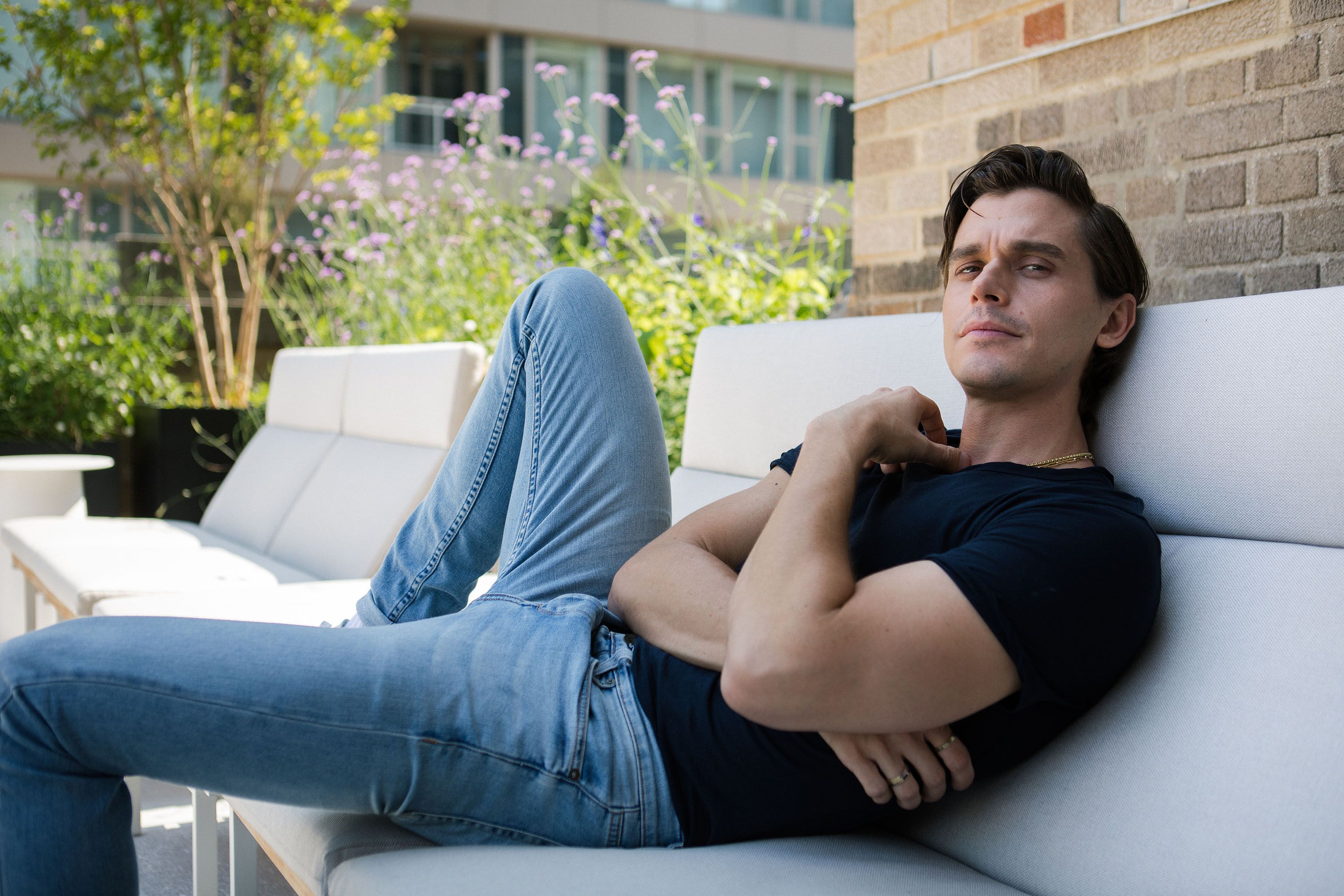 3072x2048 Antoni Porowski Wallpaper