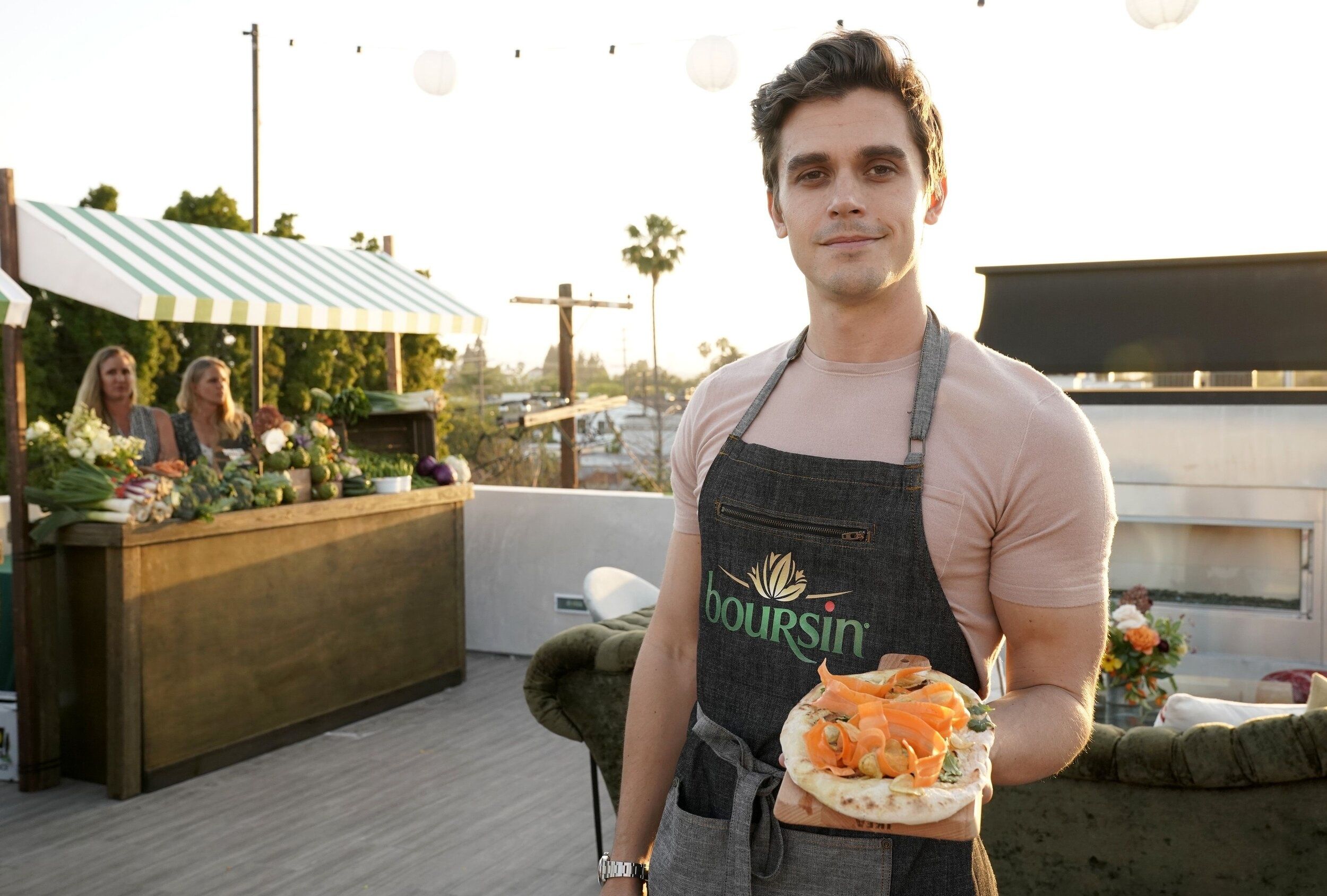 2500x1688 Antoni Porowski Wallpaper