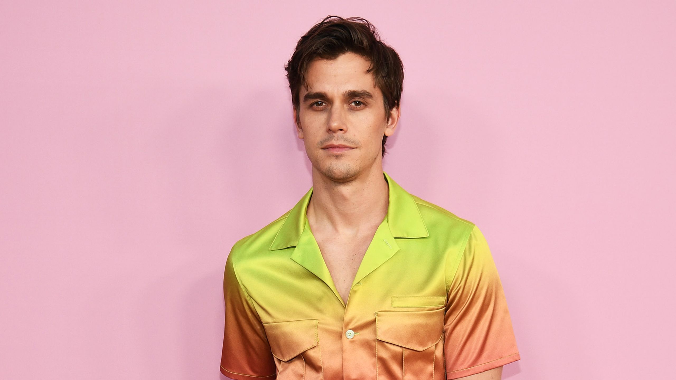 2560x1440 Queer Eye's Antoni Porowski Chats Fame And Mental Health