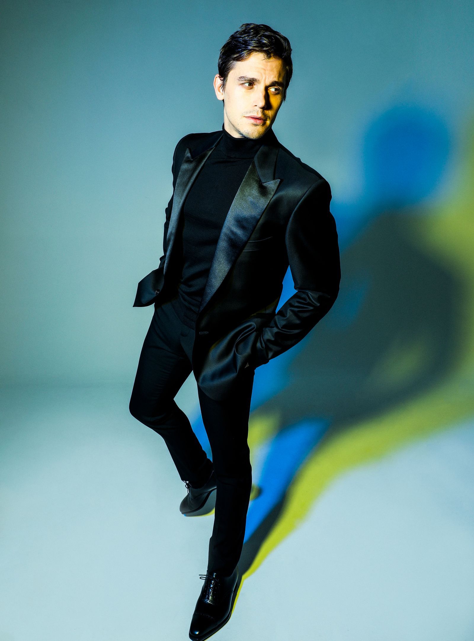 1600x2165 Queer Eye' Star Antoni Porowski Knows You're Thinking About Him