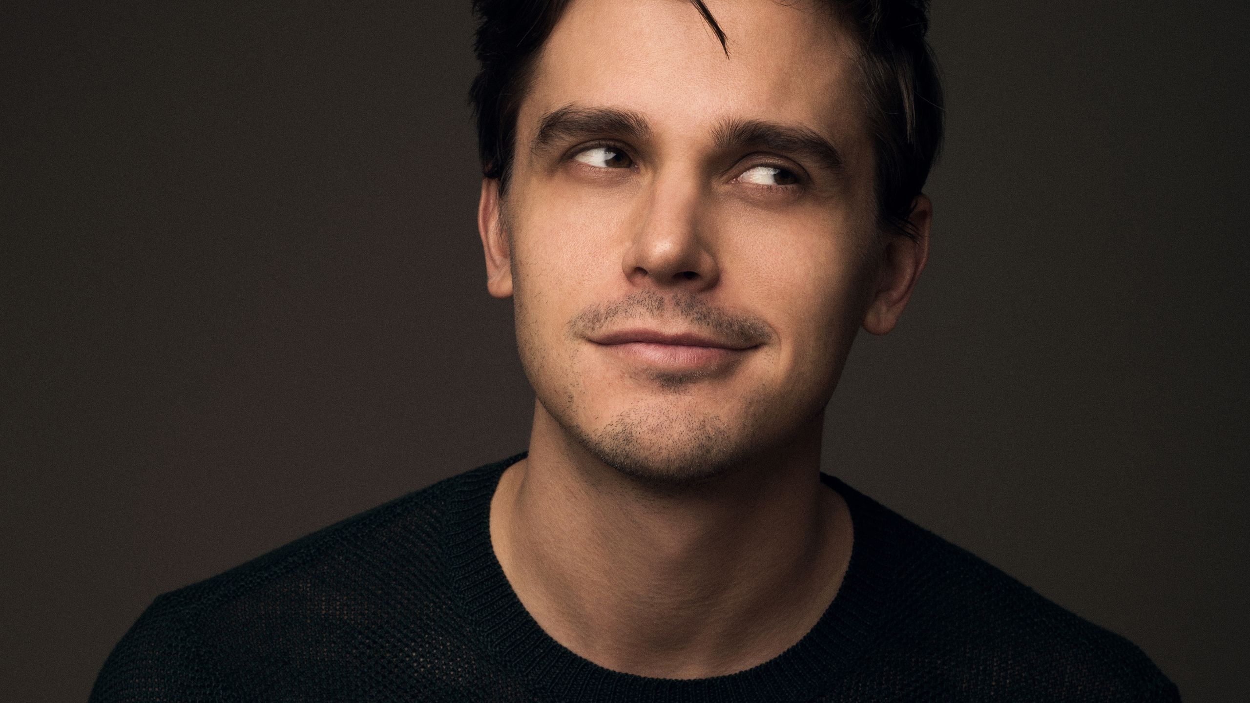 2560x1440 Queer Eye's Antoni Porowski Opens Up About His Body Therapy