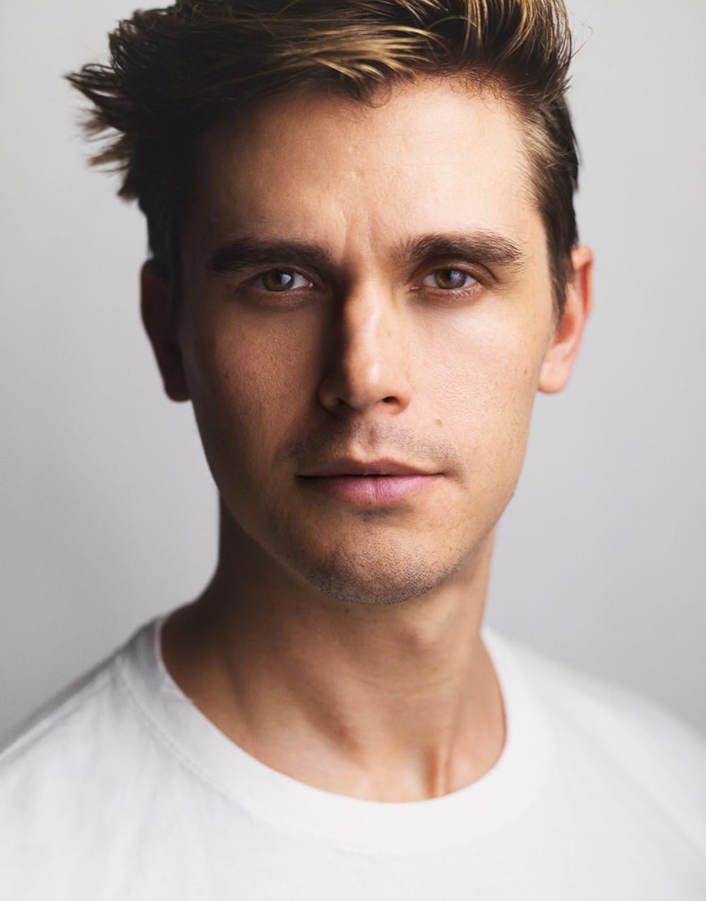 1000x1277 Antoni Porowski