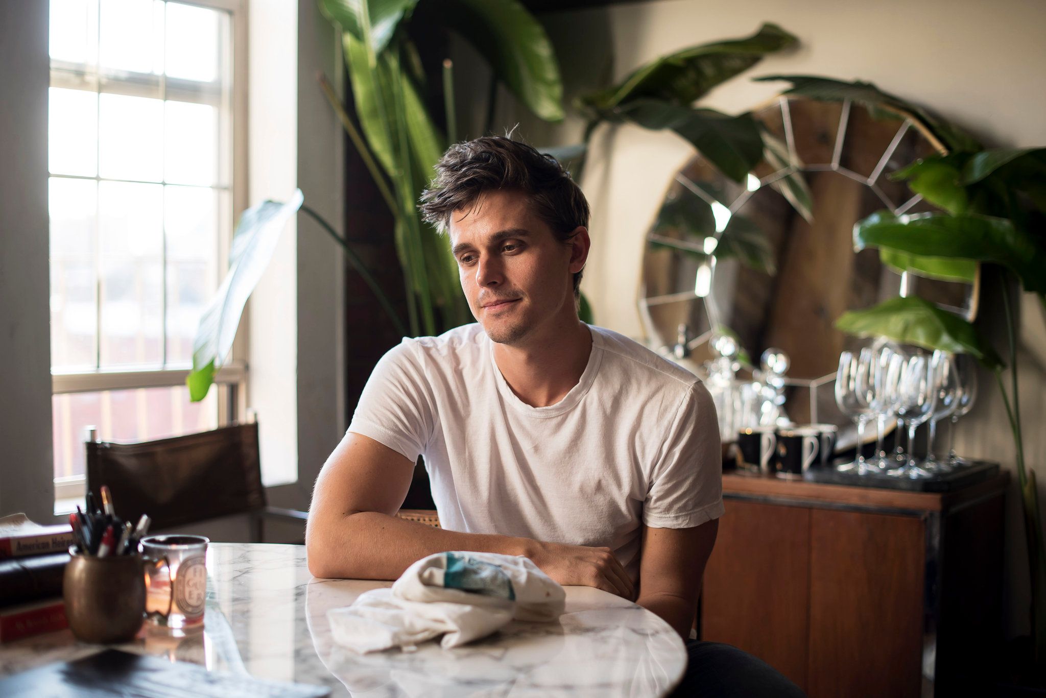 2048x1367 Antoni Porowski of 'Queer Eye' Serves Up a Best Seller