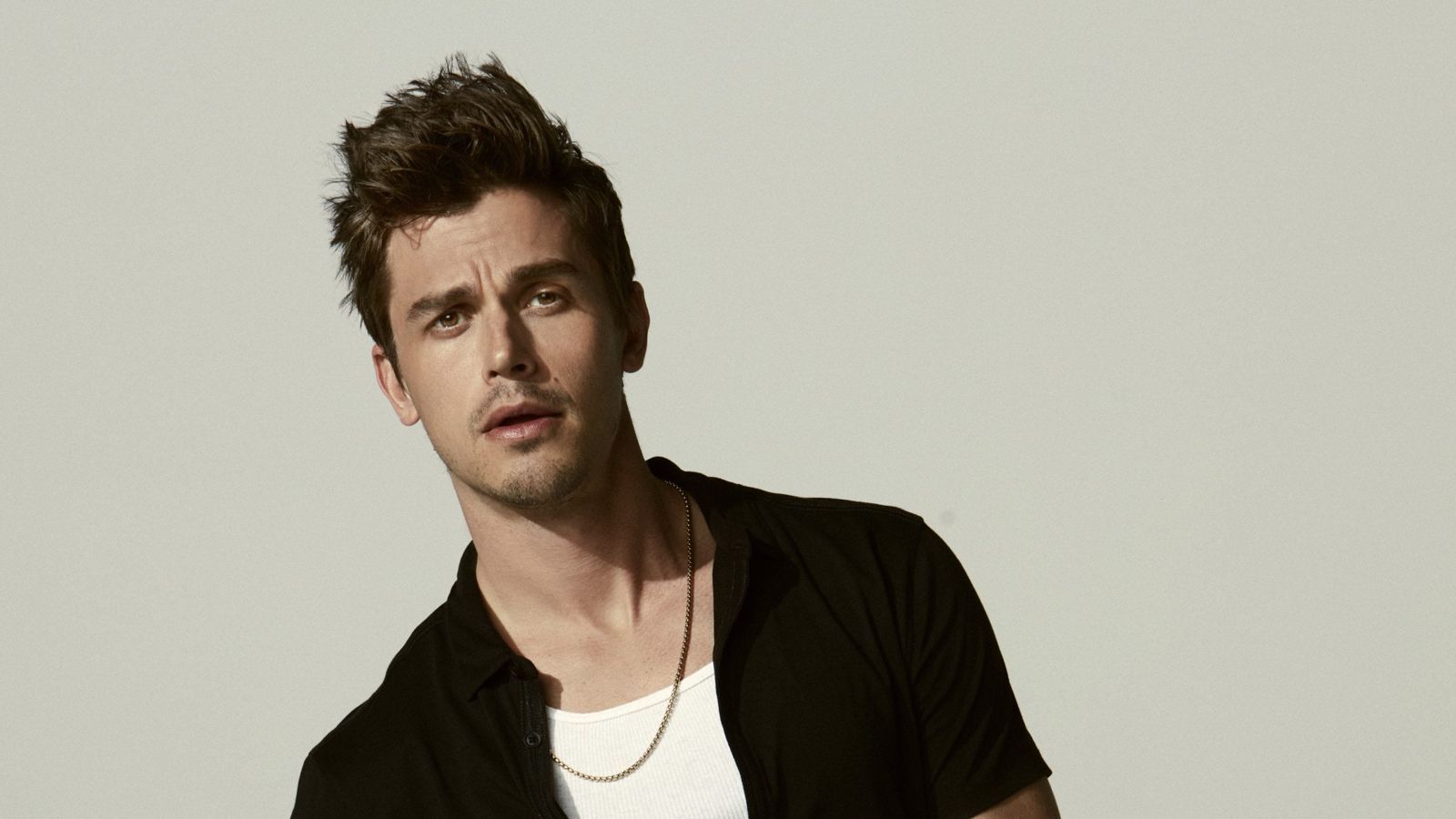 1600x900 Queer Eye Cutie Antoni Porowski Dishes on Season 2