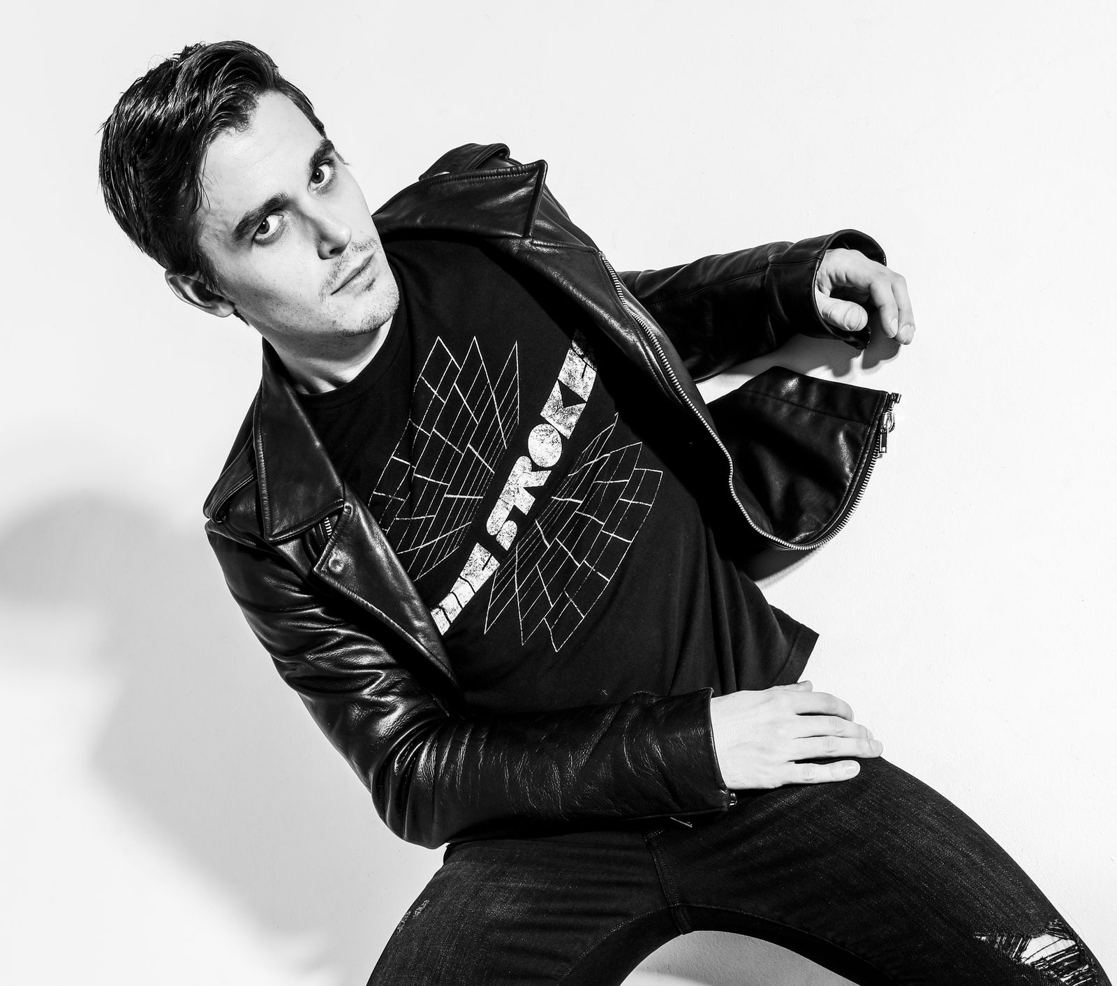 1600x1412 Queer Eye' Star Antoni Porowski Knows You're Thinking About Him