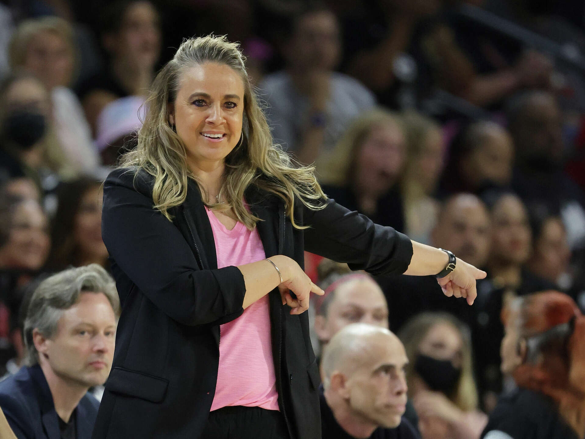 1920x1440 Becky Hammon leads Las Vegas Aces to WNBA No. 1 seed