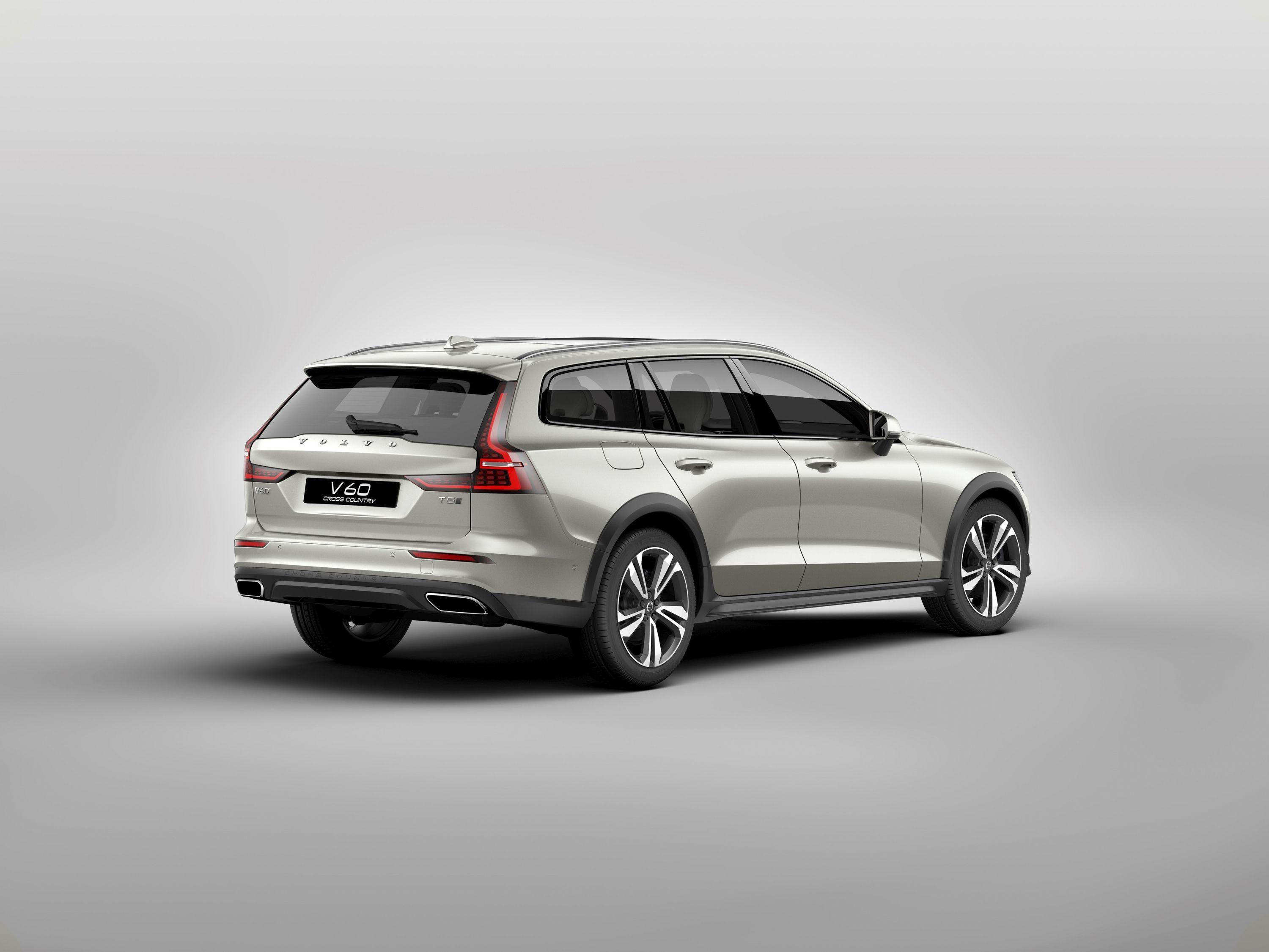 3000x2250 Volvo V60 Cross Country Rear Three Quarter Wallpaper 16