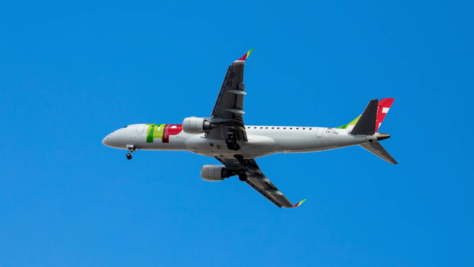1600x900 TAP Portugal Names Embraer E190 Jet After Local Unesco Heritage Site