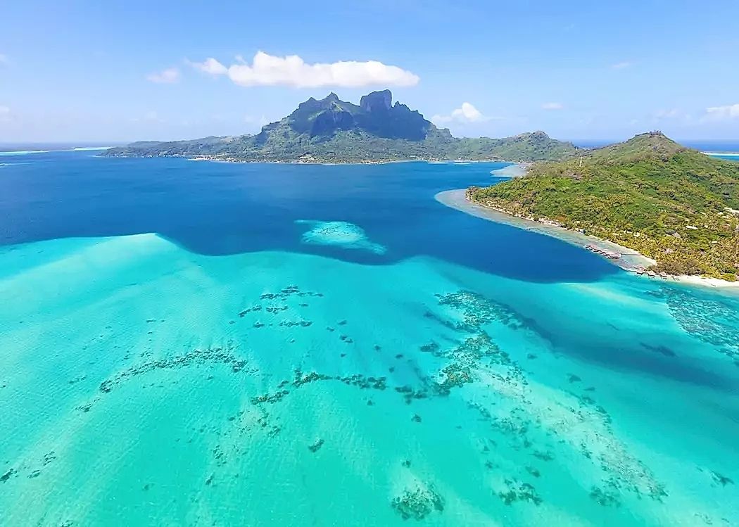 1050x749 French Polynesia: a tropical paradise where emerald mountains meet bright lagoons