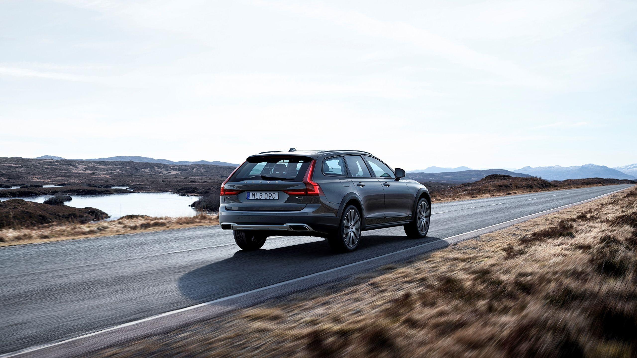 2560x1440 Desktop Wallpaper Volvo Estate car Cross Country V90 2560x1440