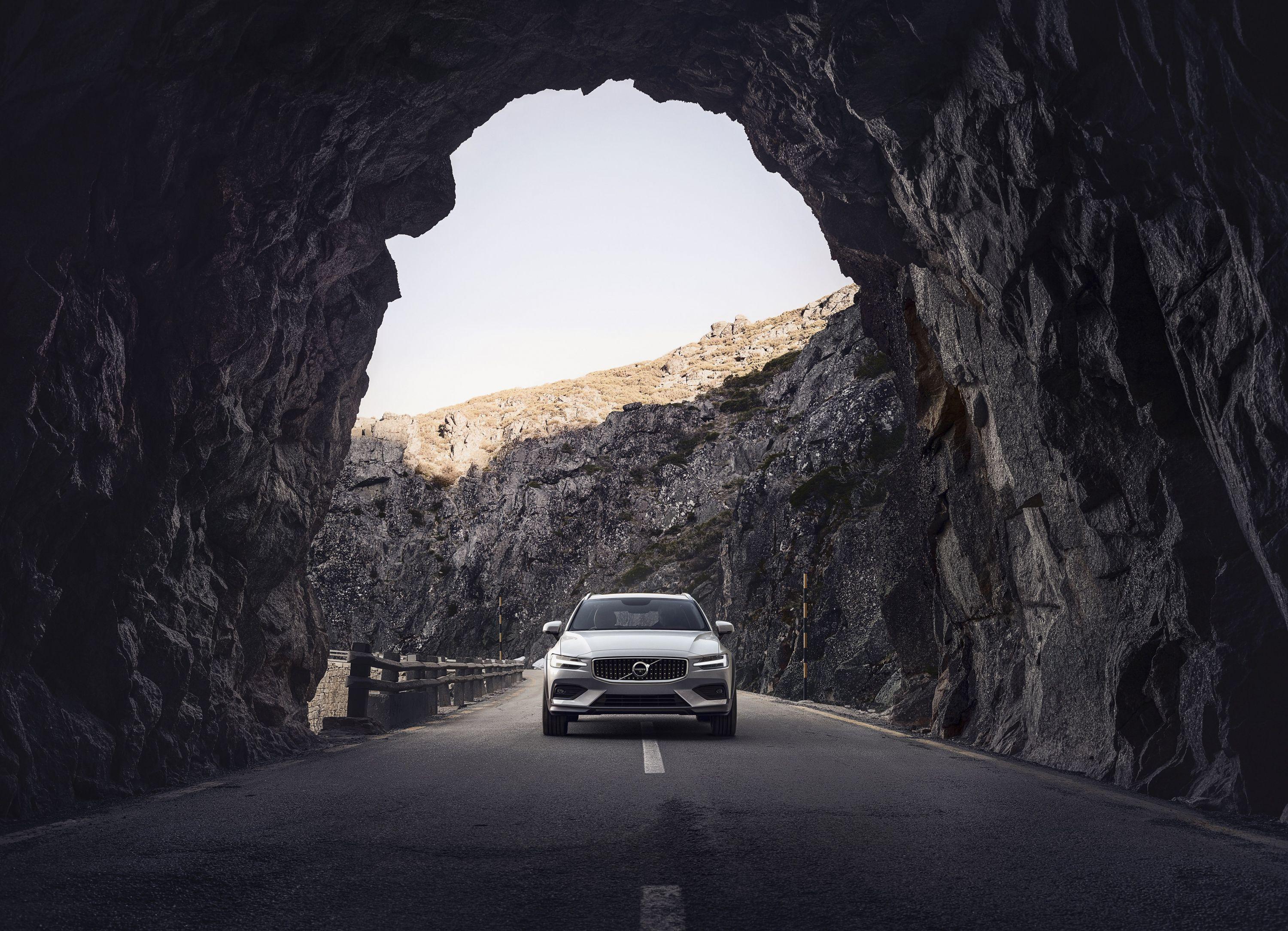 3000x2168 Volvo V60 Cross Country Front Wallpaper (2)