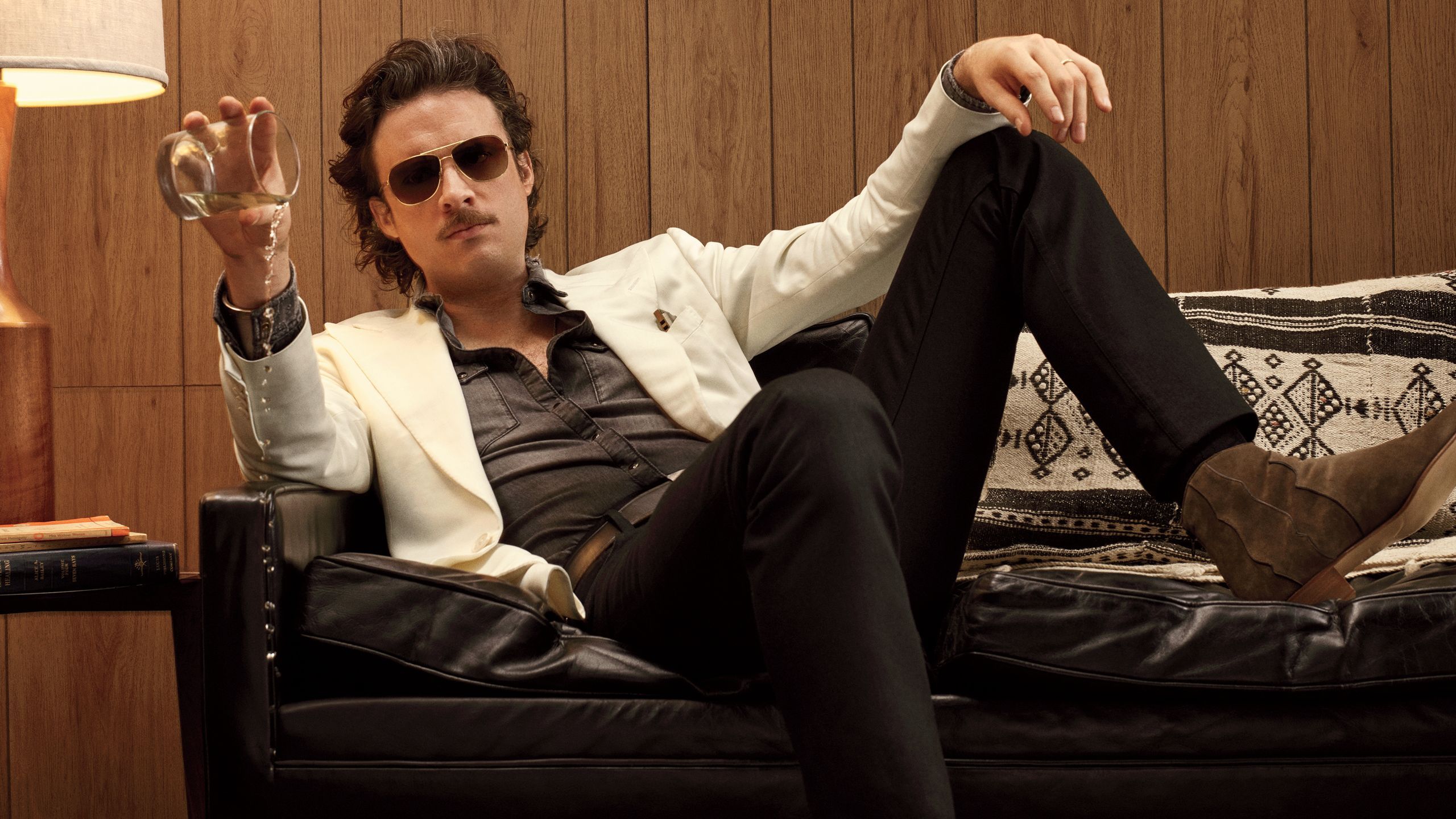 2560x1440 Father John Misty Is Funny—Even When Life Isn't
