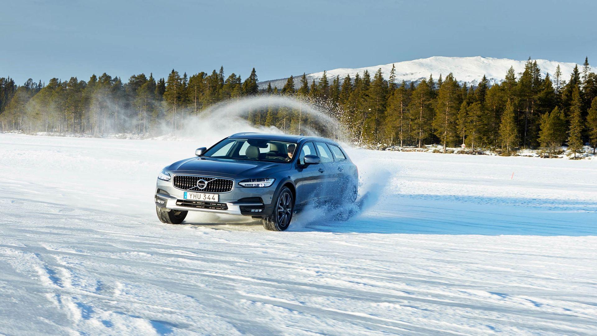 1920x1080 Volvo V90 Cross Country 8 Wallpaper