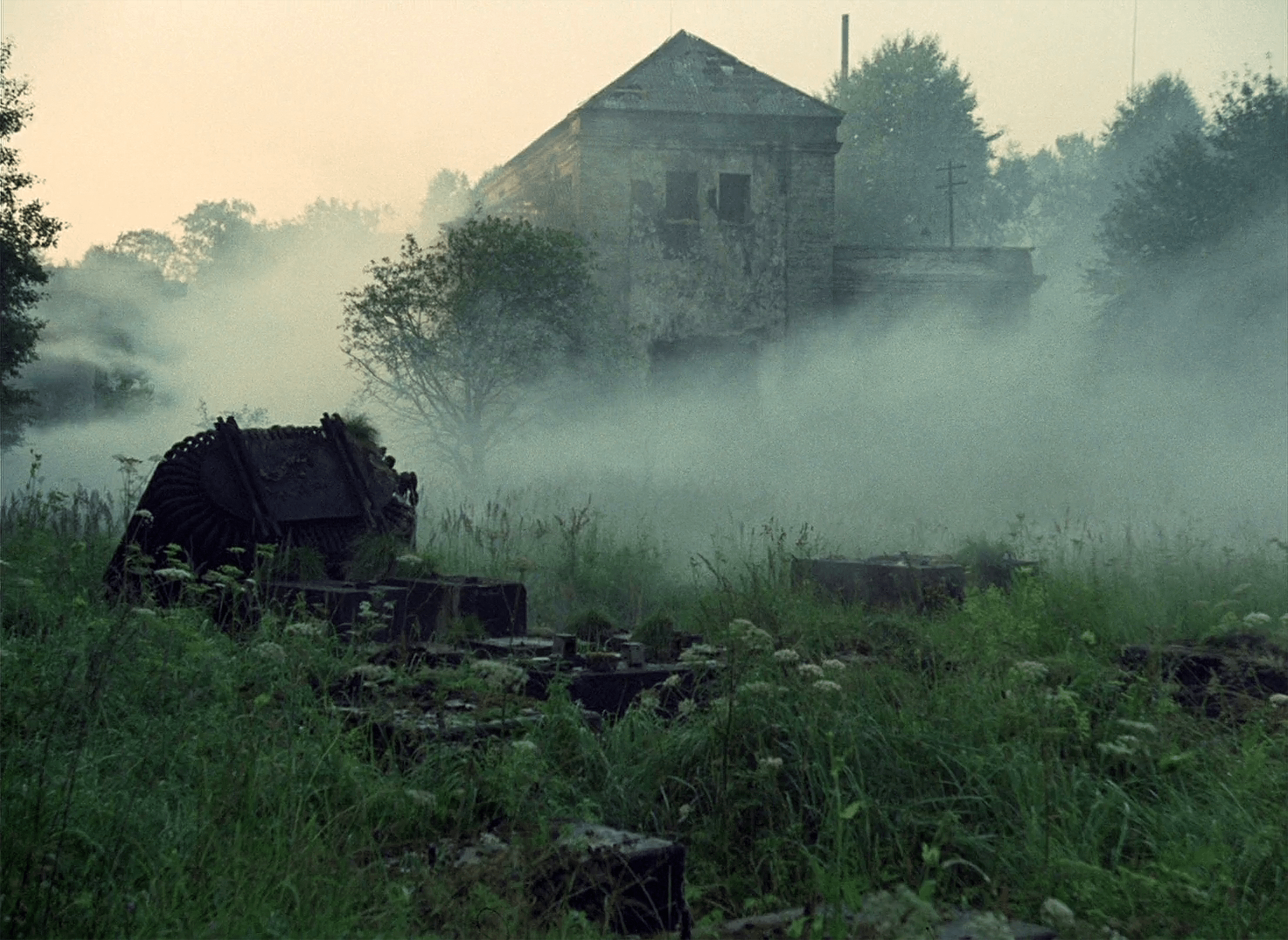 2220x1620 Took some screenshots of stalker to use as wallpaper this movie is so pretty