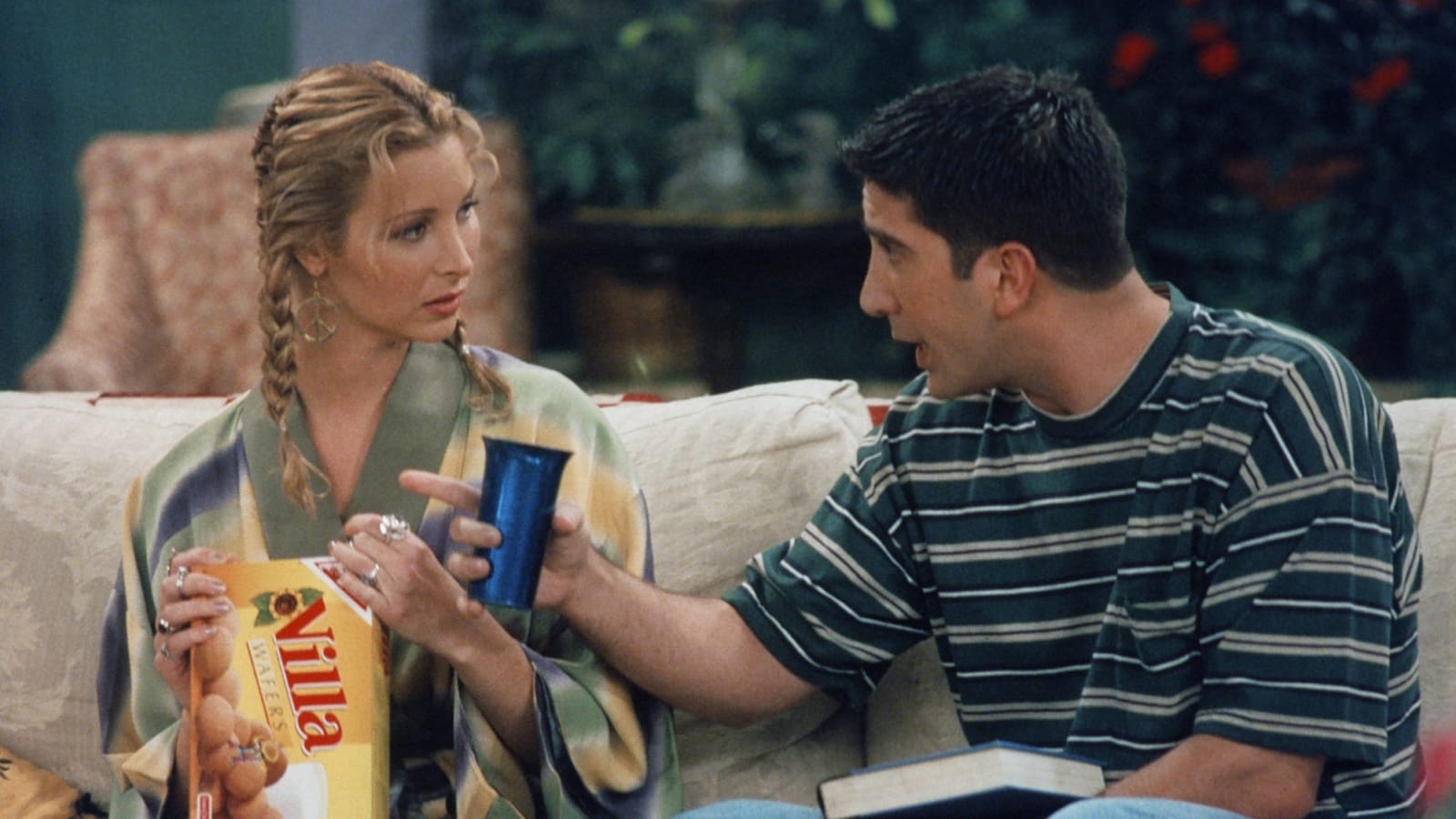 1600x900 Lisa Kudrow and David Schwimmer already fulfilled a promise from 'Friends: The Reunion'