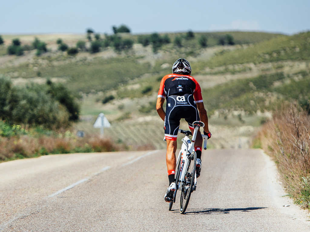 1024x768 Alberto Contador, el eslabón entre el ciclismo de ayer y hoy