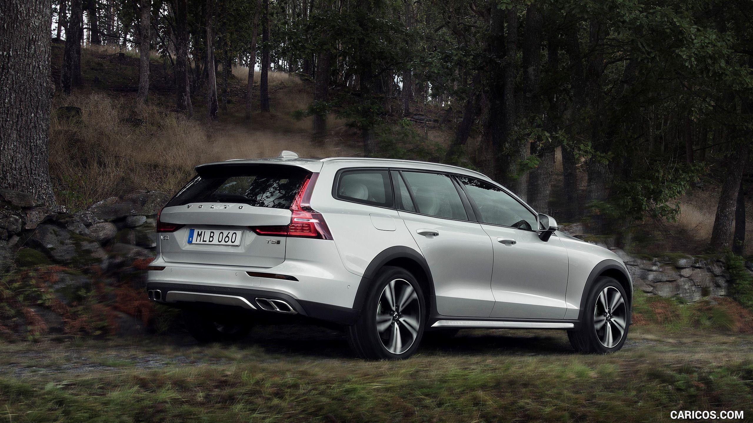 2560x1440 Free download 2019 Volvo V60 Cross Country Rear Three Quarter HD