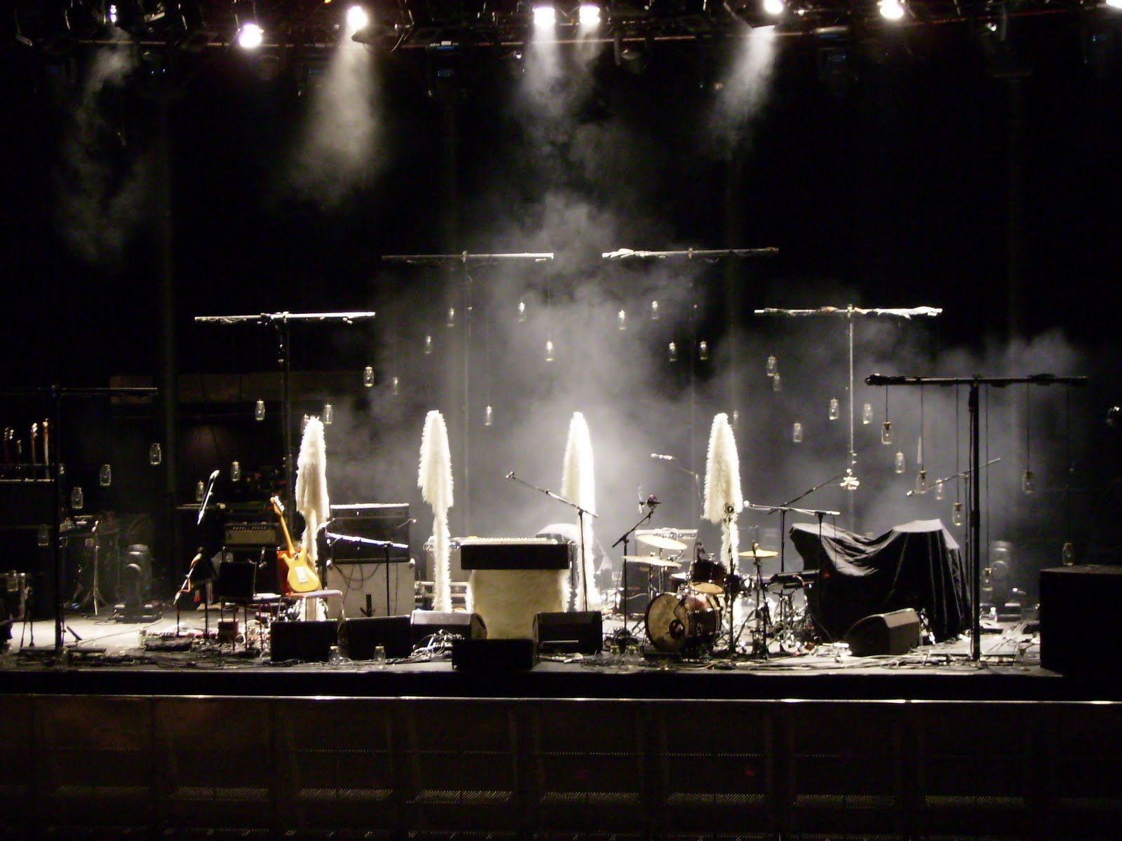 1600x1200 Grizzly Bear, Beach House, Rozi Plain