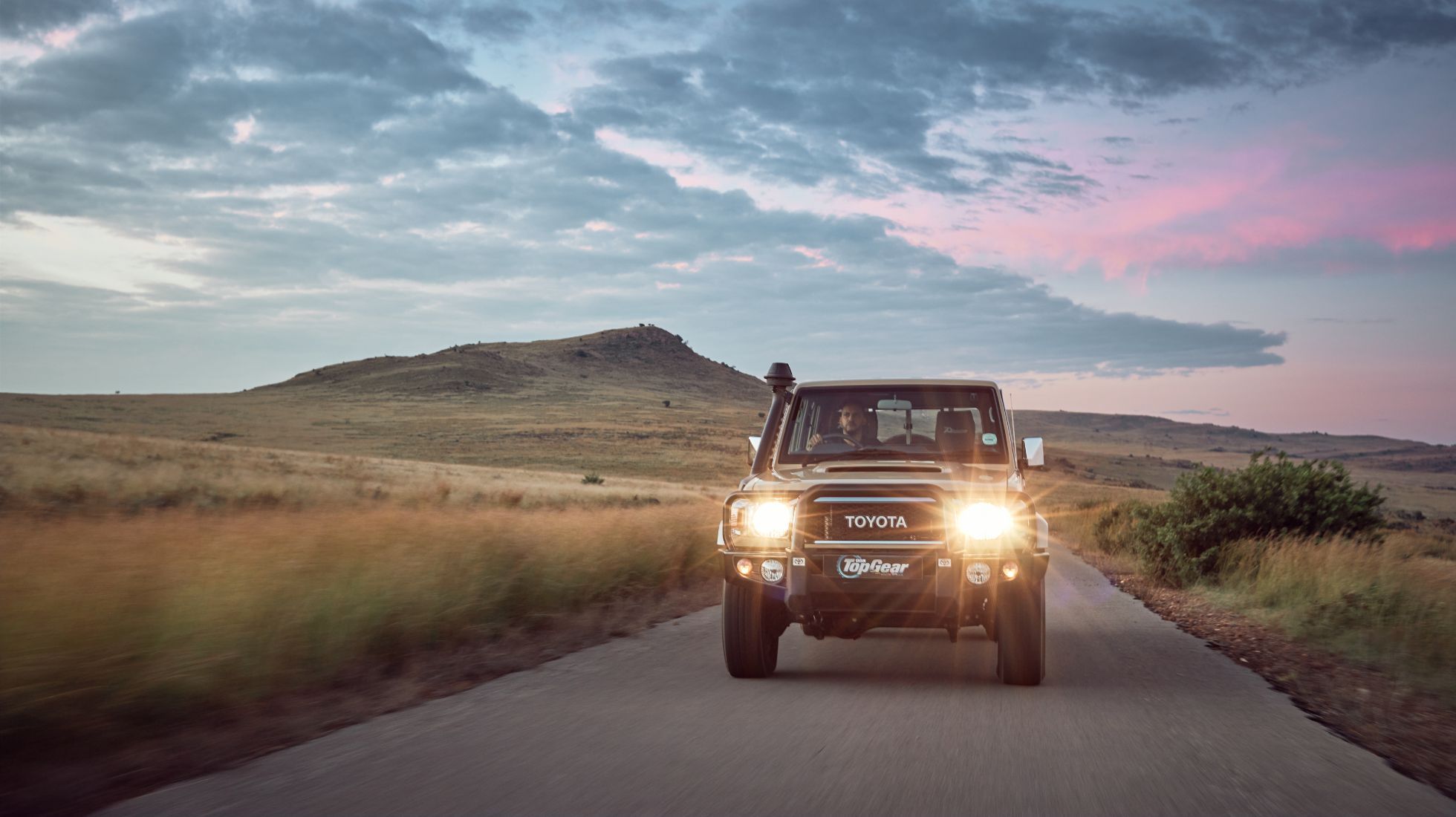 1960x1100 TopGear South Africa. Toyota Land Cruiser 79 70th Anniversary V8 DC