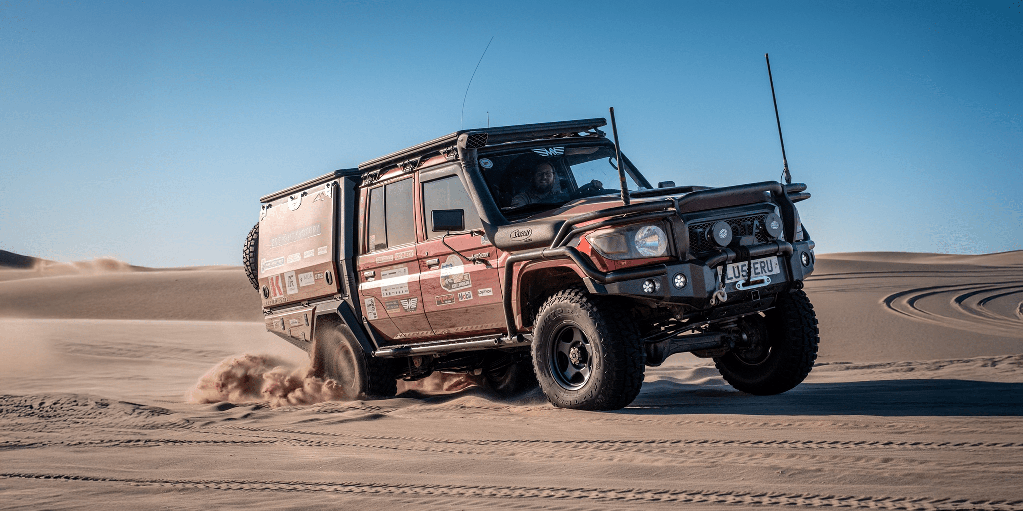 2048x1024 TOYOTA LAND CRUISER