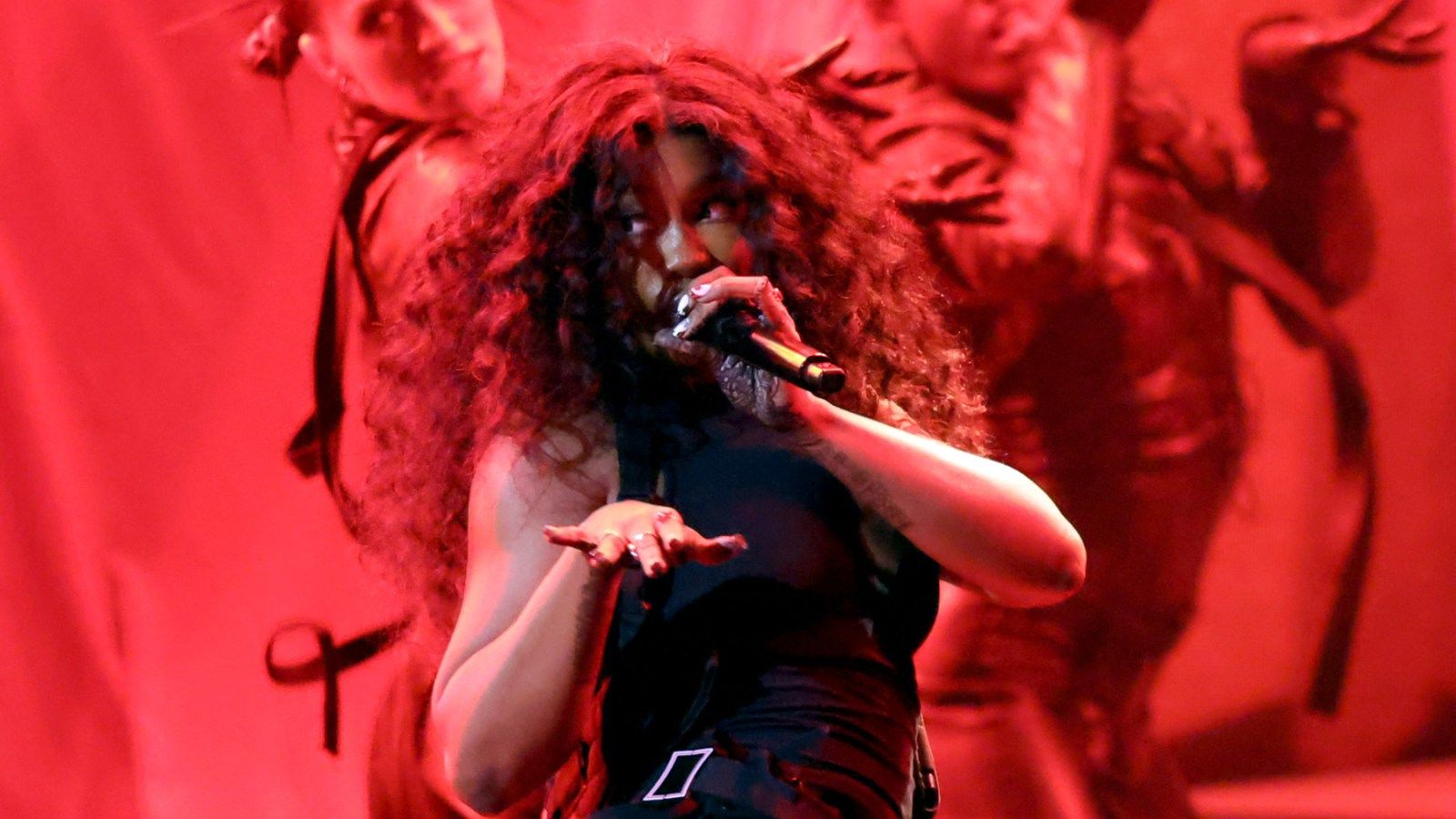 1600x900 SZA Debuts New Song 'Saturn' During Grammys Commercial