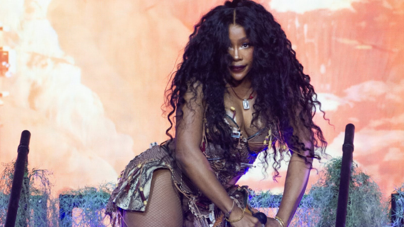 1600x900 SZA contemplates life as a farmer