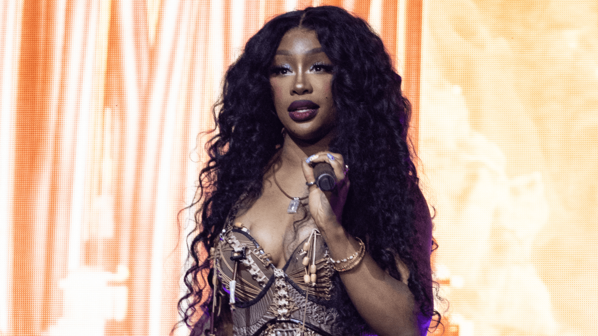 1920x1080 SZA Already Has The First No. 1 Album Of 2025 As 'SOS' Returns To The Top Of The 'Billboard' 200 Chart