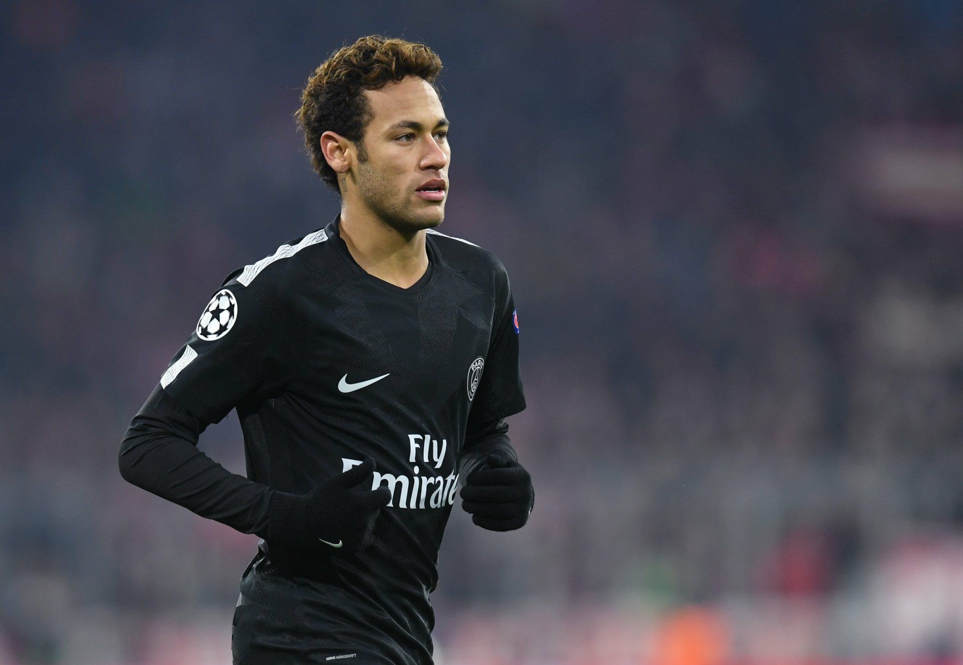 1920x1325 Neymar in Action: Brazilian Soccer Star 4K Ultra HD Wallpaperx2762