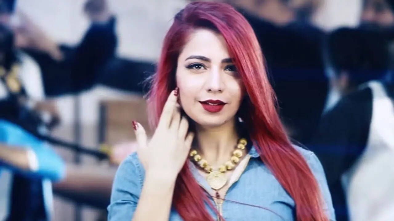 1280x720 Jasmine Sandlas: 'Dhurandhar' singer Jasmine Sandlas relied on food stamps to survive in the US, got into drinking after father's demise: 'When he left, hum sab bikhar gaye'. Hindi Movie News