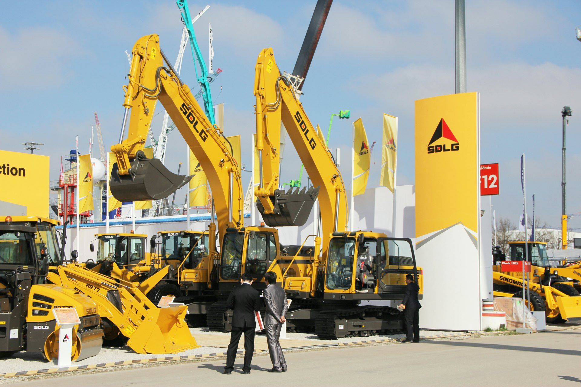 1920x1280 SDLG Launches E635F Excavator And L968F Wheel Loader At Bauma 2016. OEM Off Highway