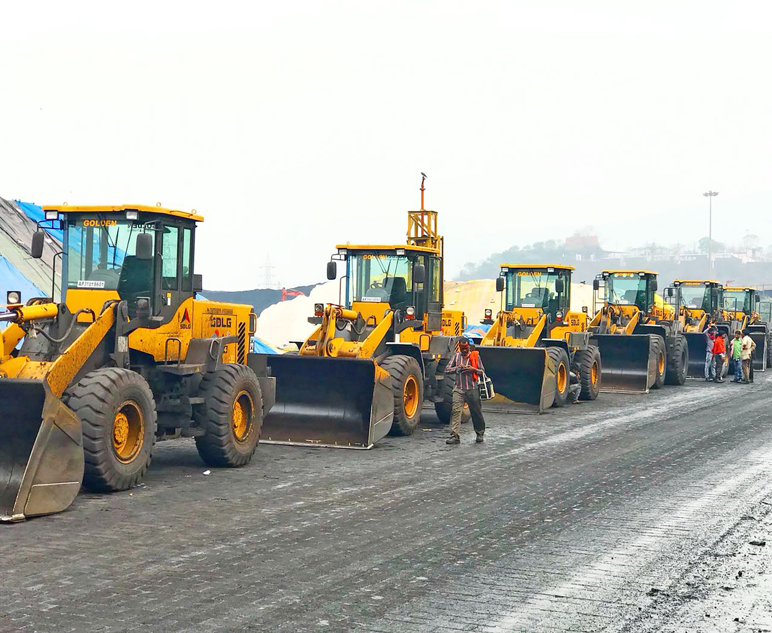 2480x2034 SDLG wheel loaders' versatility boosts efficiency at Indian port