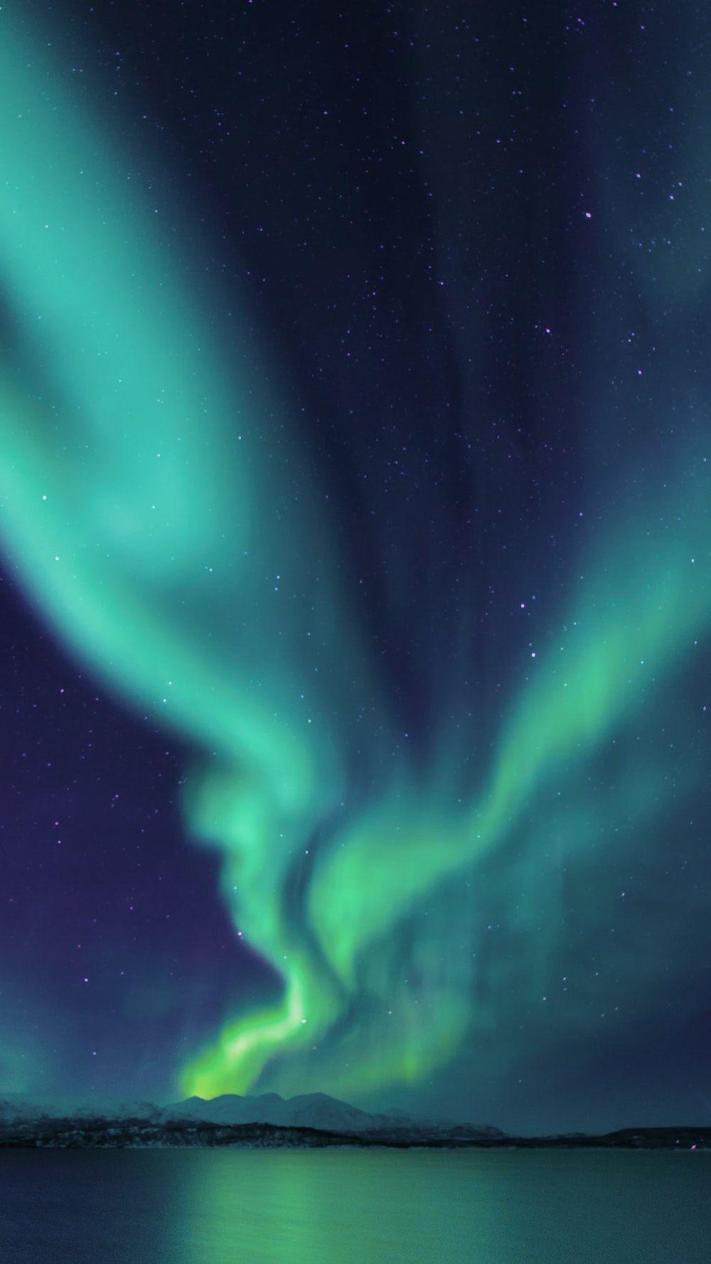 1000x1778 Northern Lights HD Wallpaper
