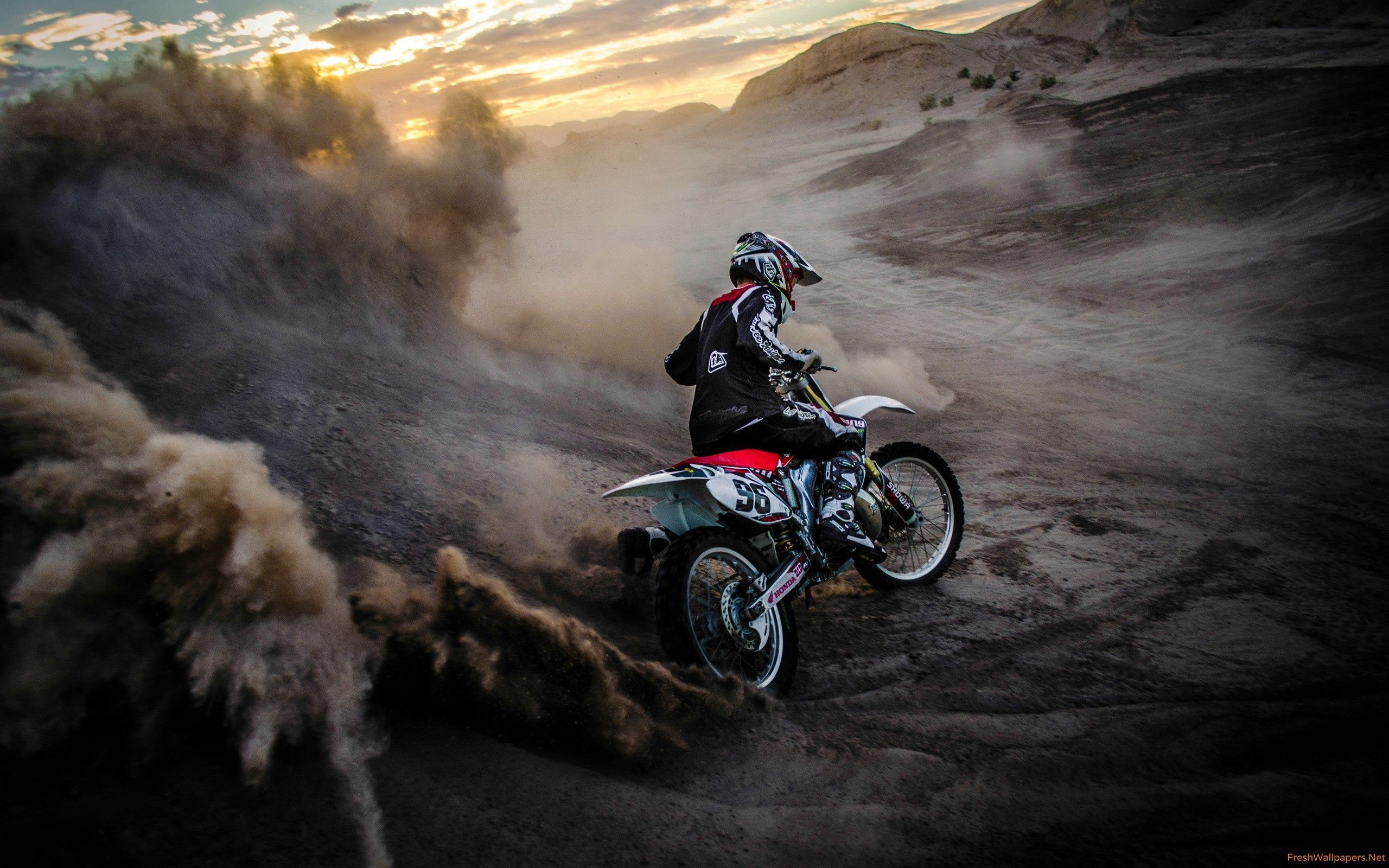 2560x1600 Honda Motorcycle & Dirtbike Wallpaper