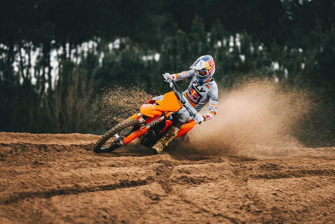 1100x734 KTM TO RACE